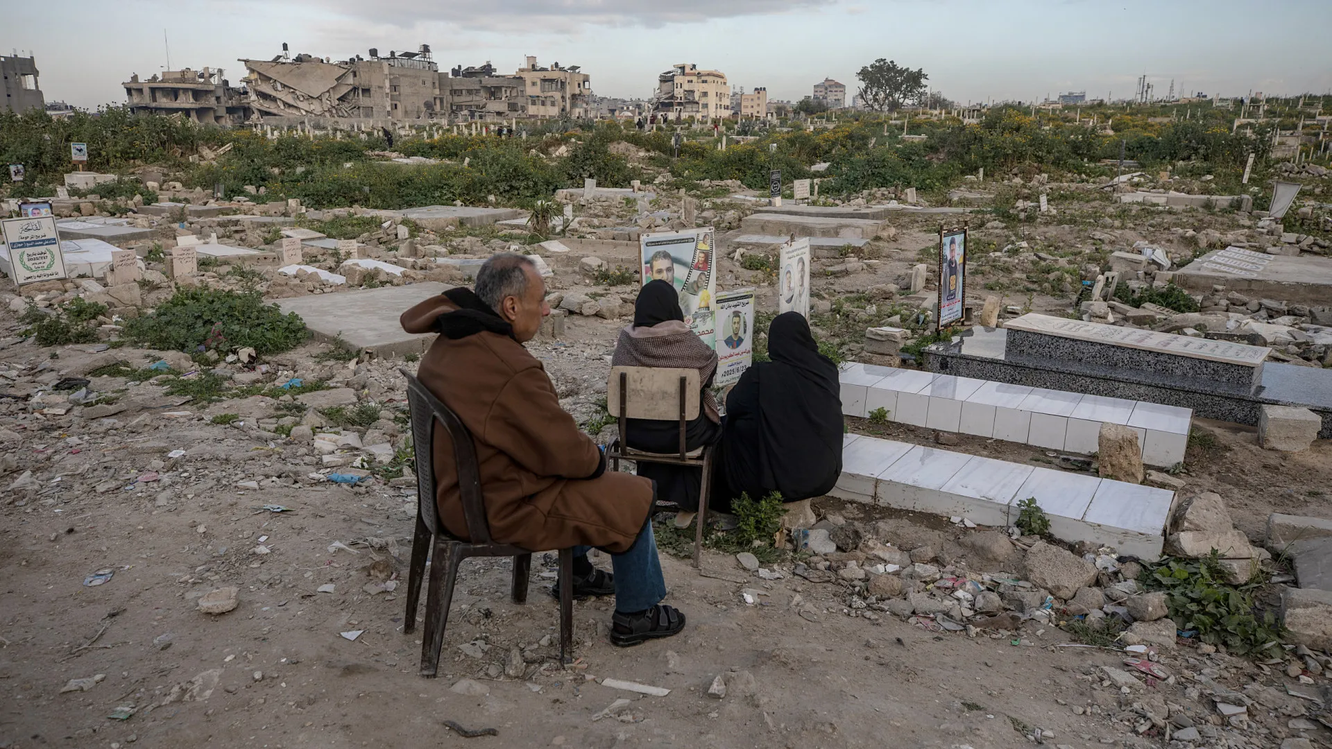 
                    Ataques de Israel matam mais de 700 pessoas em Gaza apesar do cessar-fogo
                