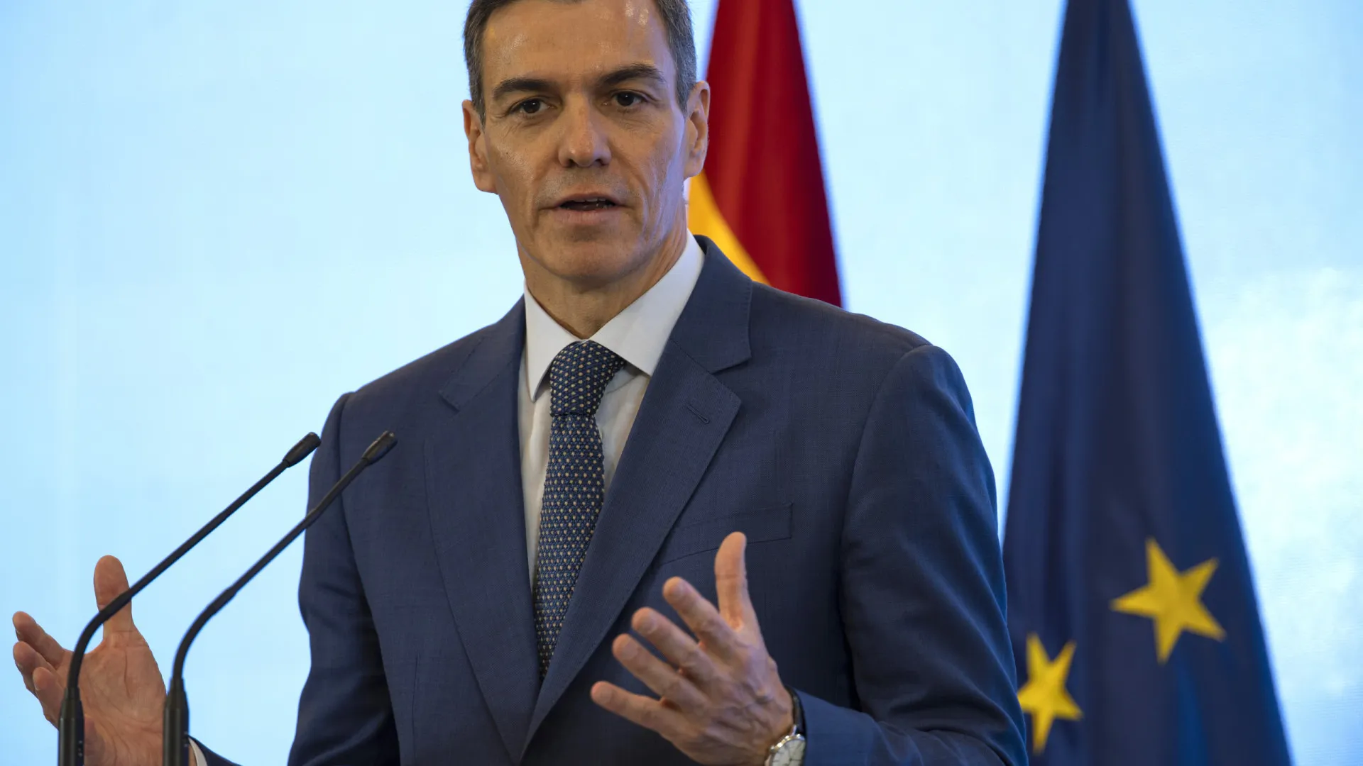 
                    Espanha inicia processo para regularizar meio milhão de imigrantes
                