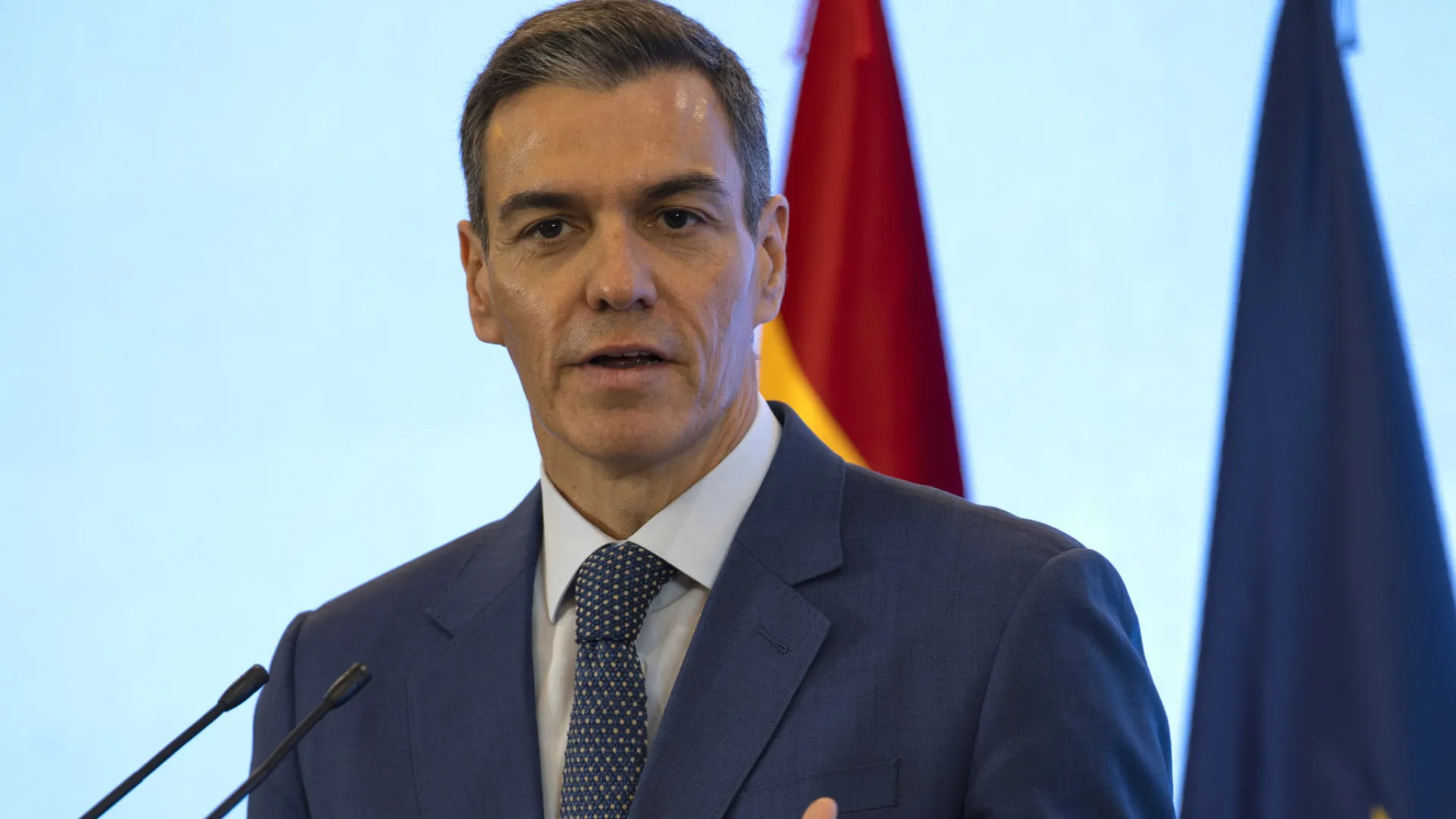 Espanha inicia processo para regularizar meio milhão de imigrantes