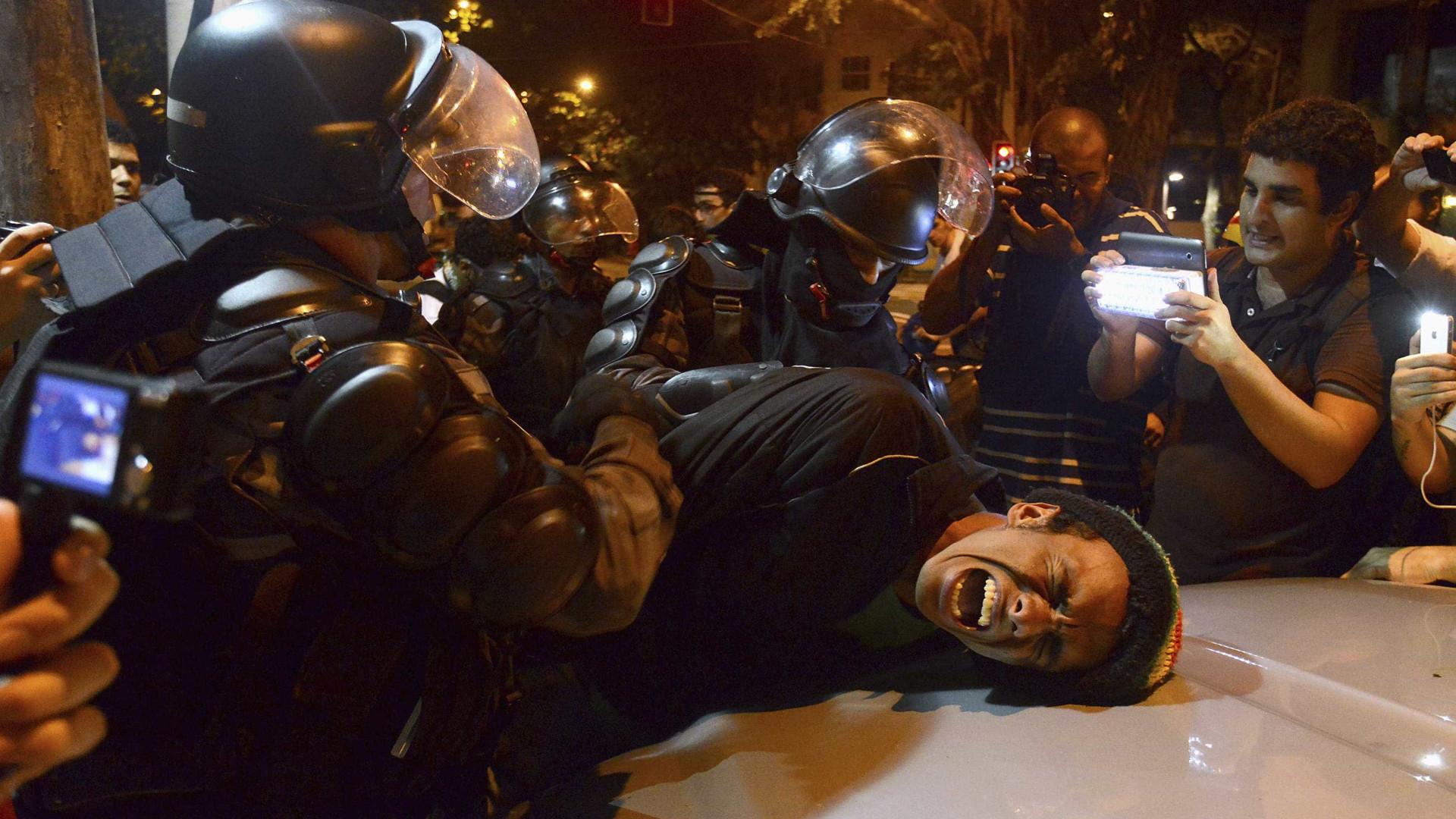 Governo lamenta confrontos entre manifestantes e policiais 