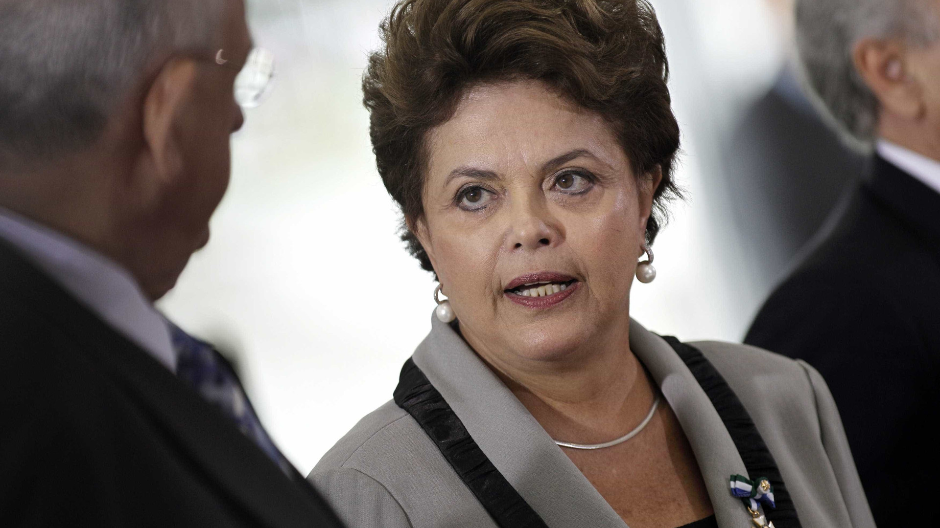 Governo tem "bala na agulha", garante Dilma sobre dólar