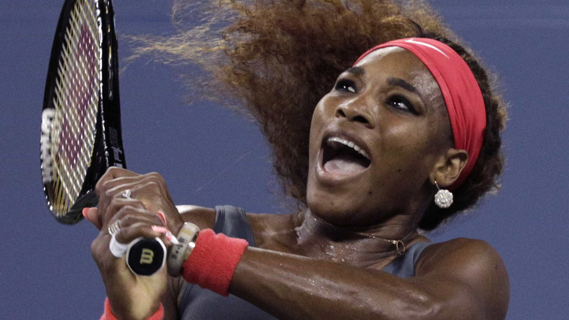 Serena Williams é multada por danificar quadra em Wimbledon