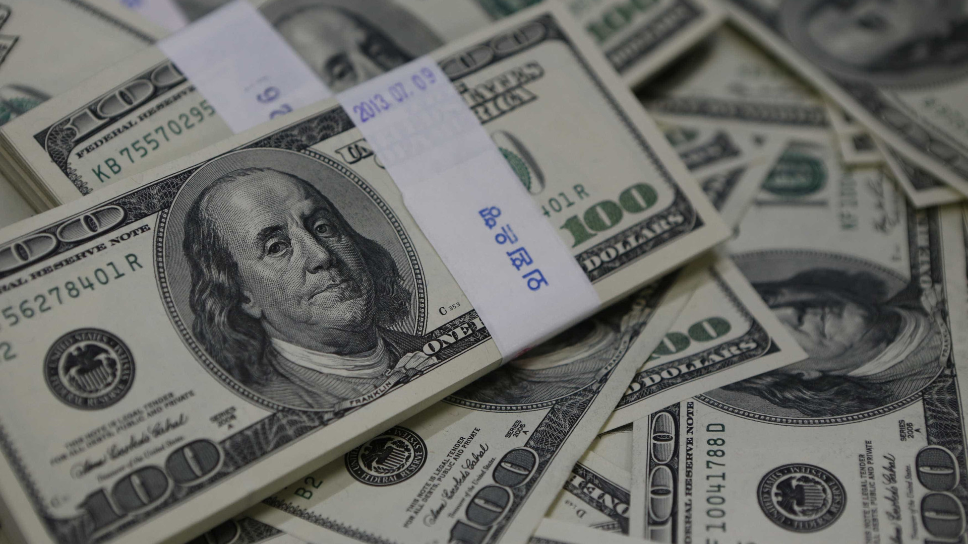 Fluxo de dólares teve saldo negativo de US$ 2,363 bilhões 