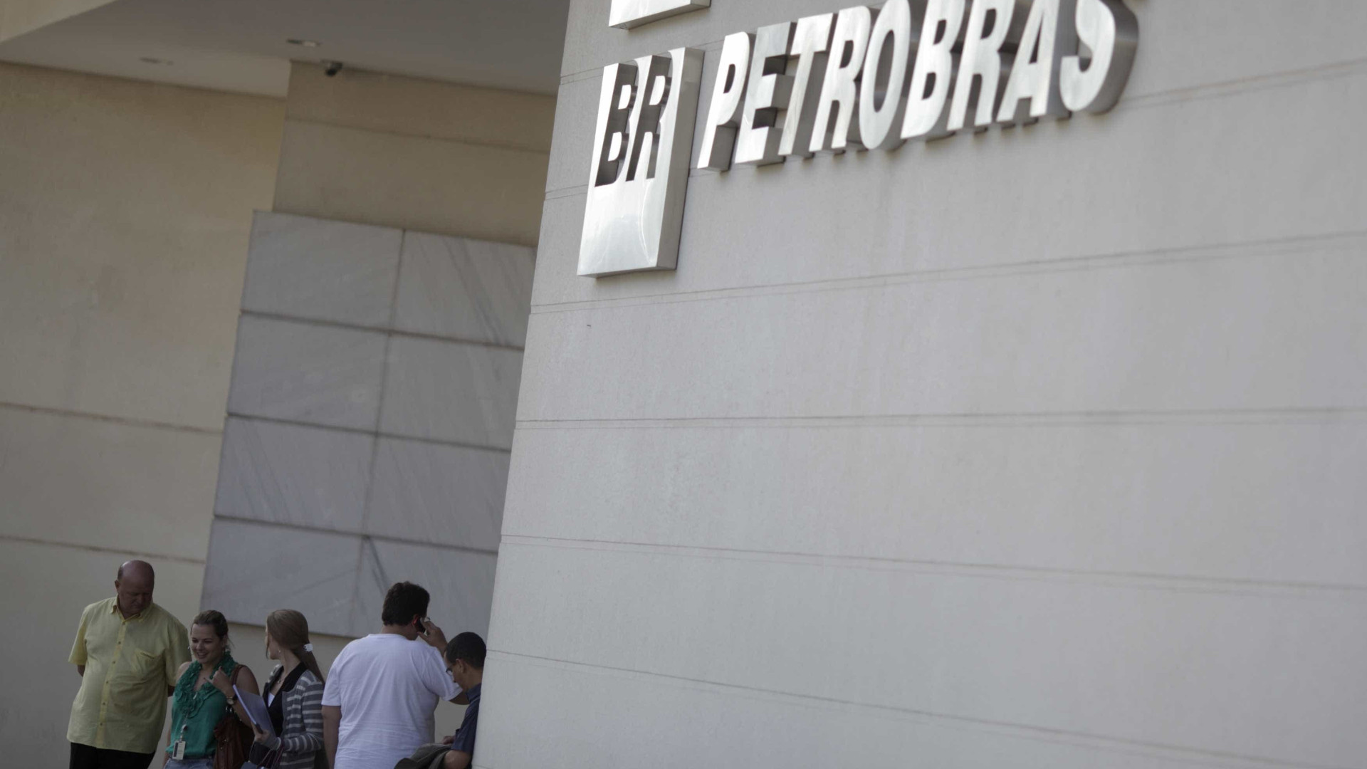 Petroleiros iniciam vigília e cobram pagamento da PLR