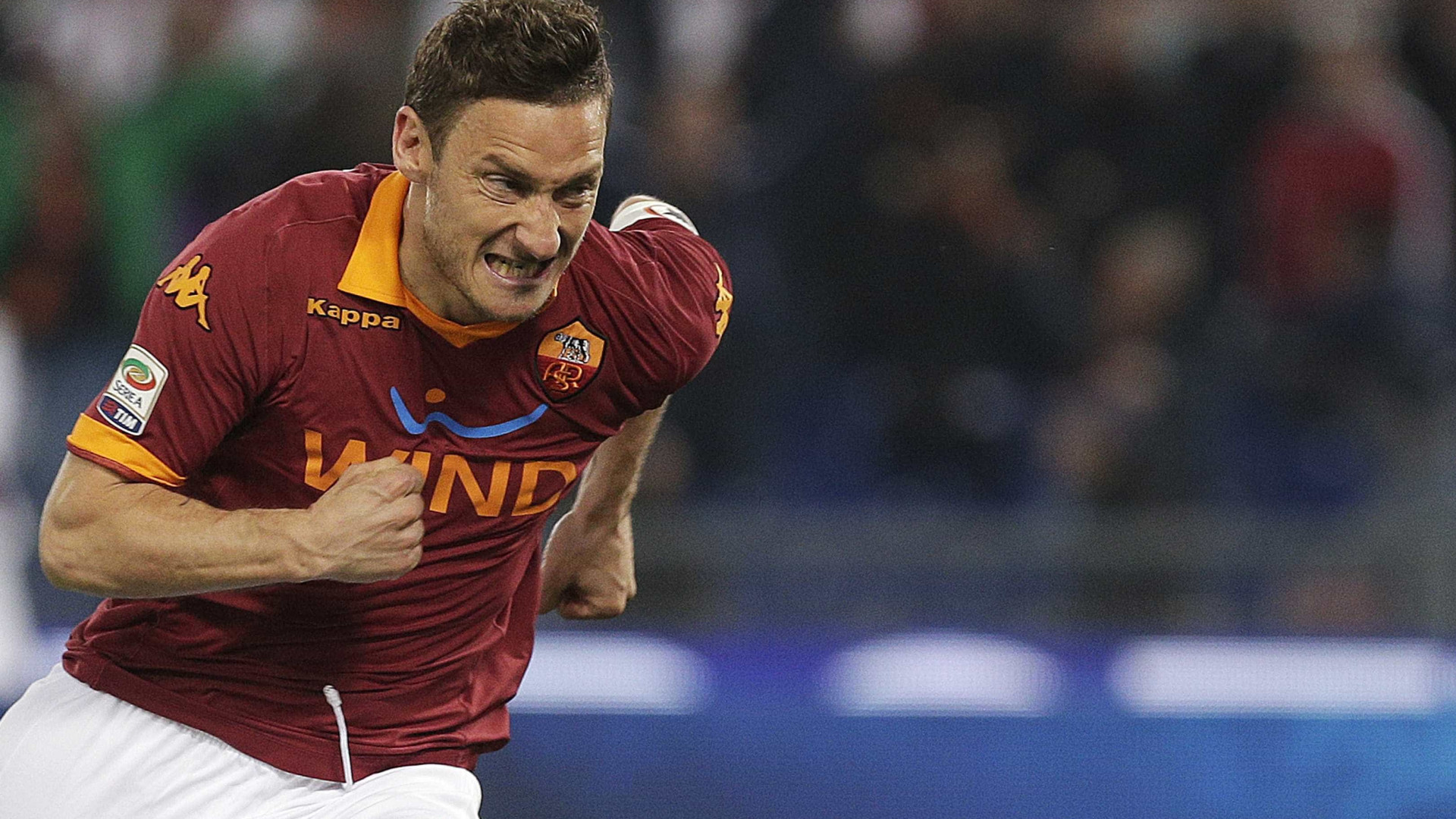 Roma anuncia renovação do contrato de Totti até 2016