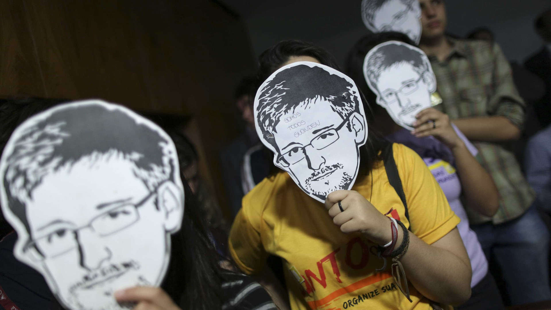 Snowden pede prorrogação de asilo na Rússia