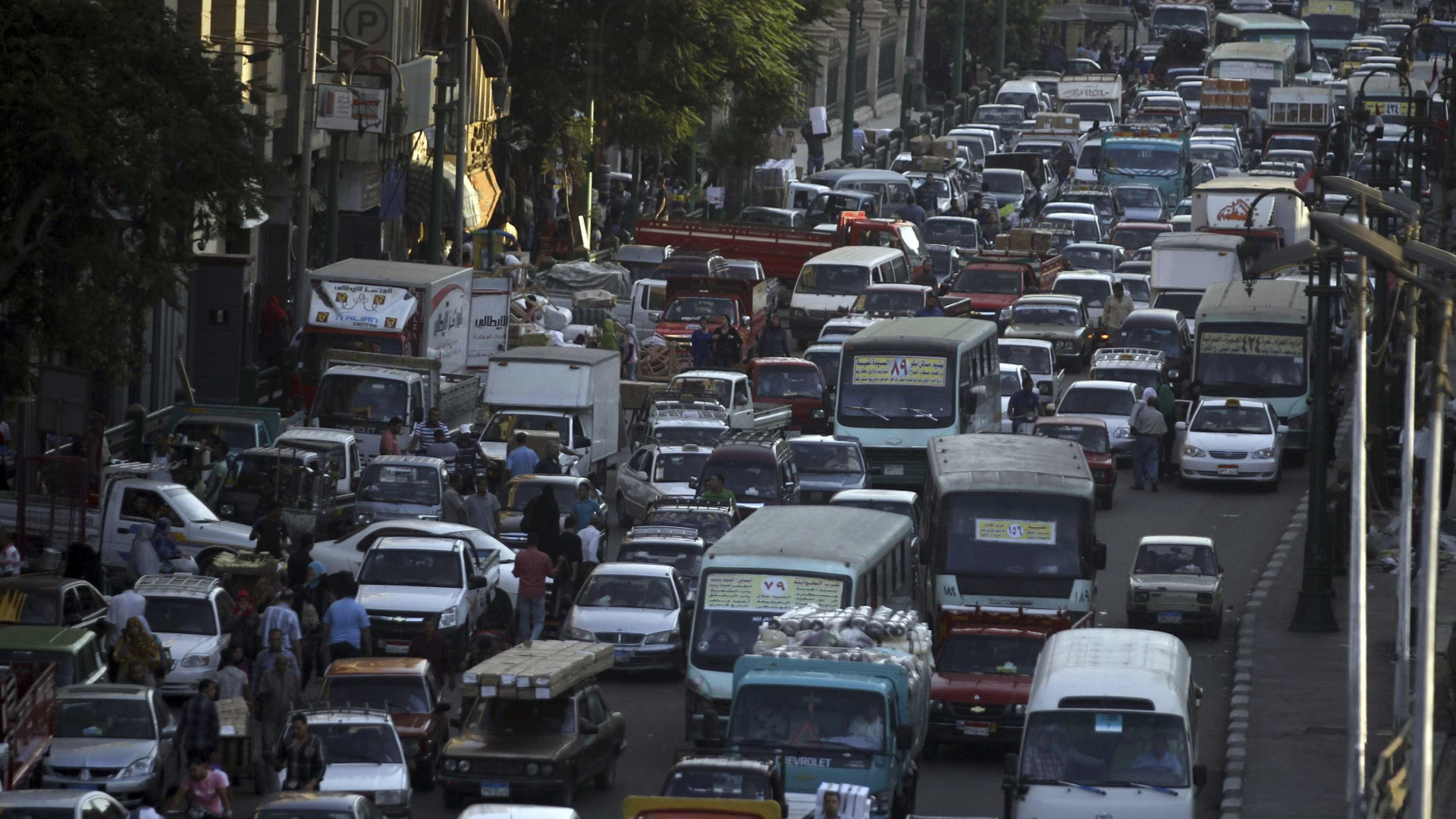 Poluição obriga uma cidade chinesa a limitar venda de carros