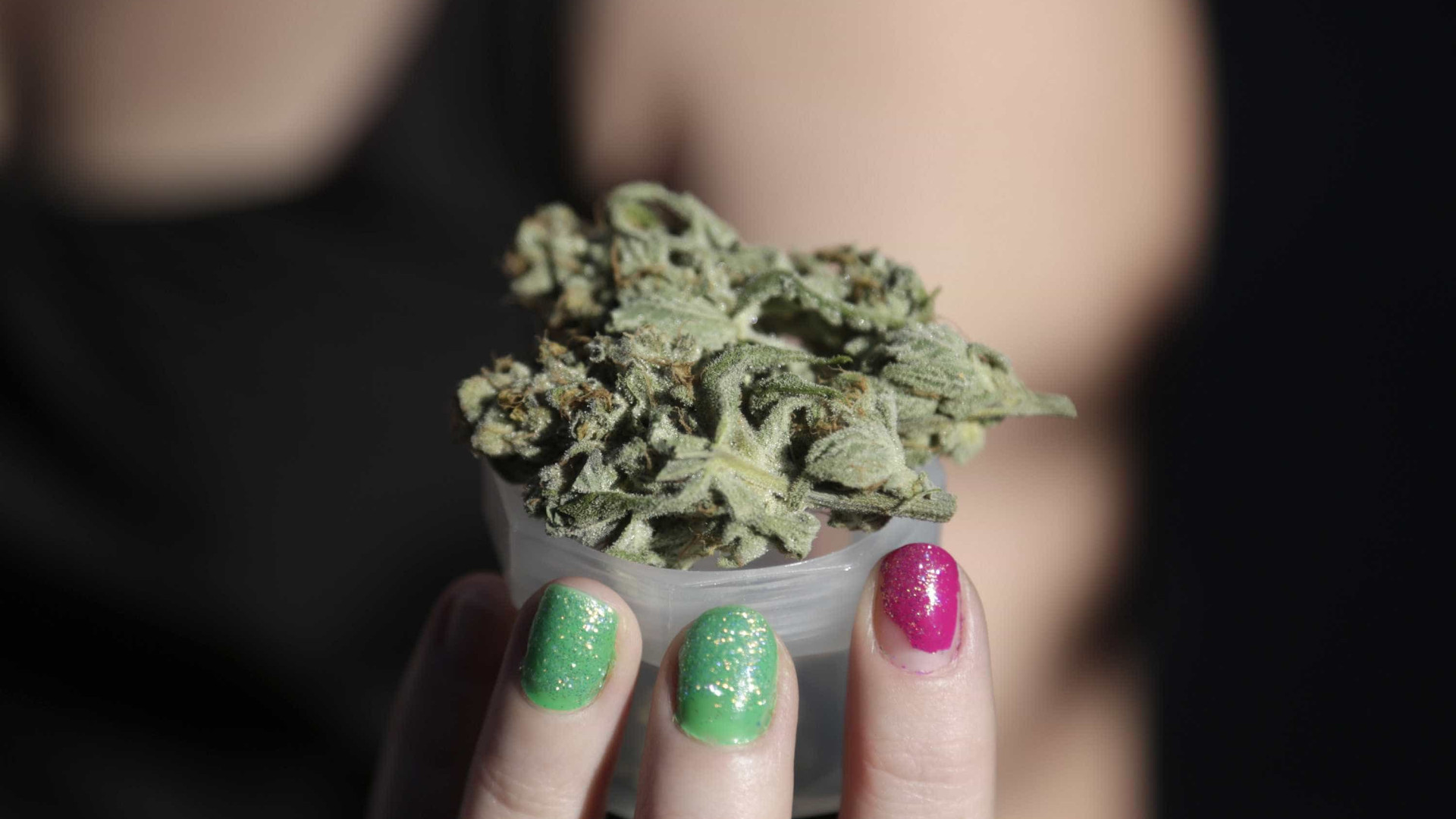 Soropositivo é processado após importar semente de Cannabis