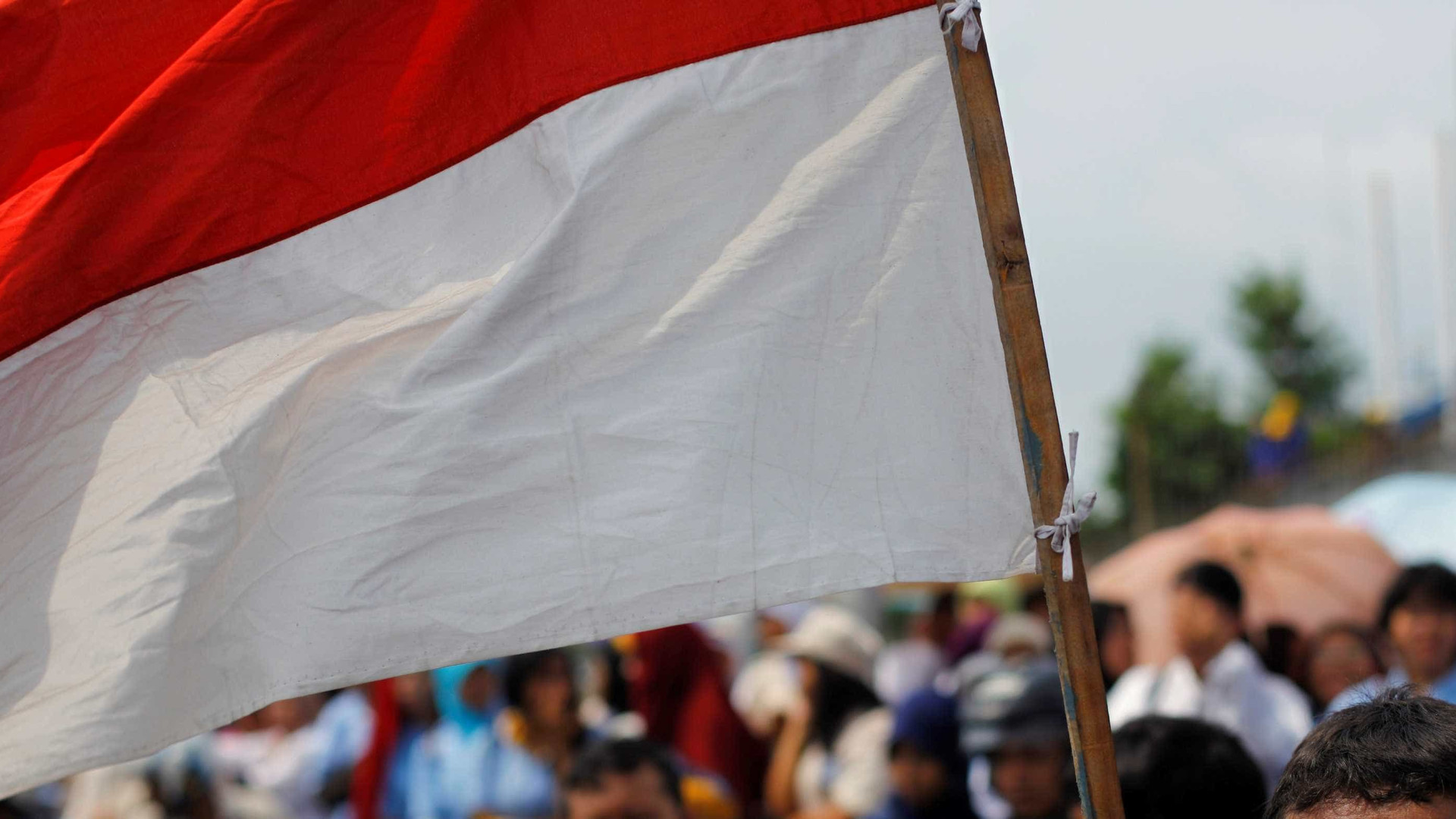 Atentados suicidas em igrejas na Indonésia deixam 9 mortos e 40 feridos