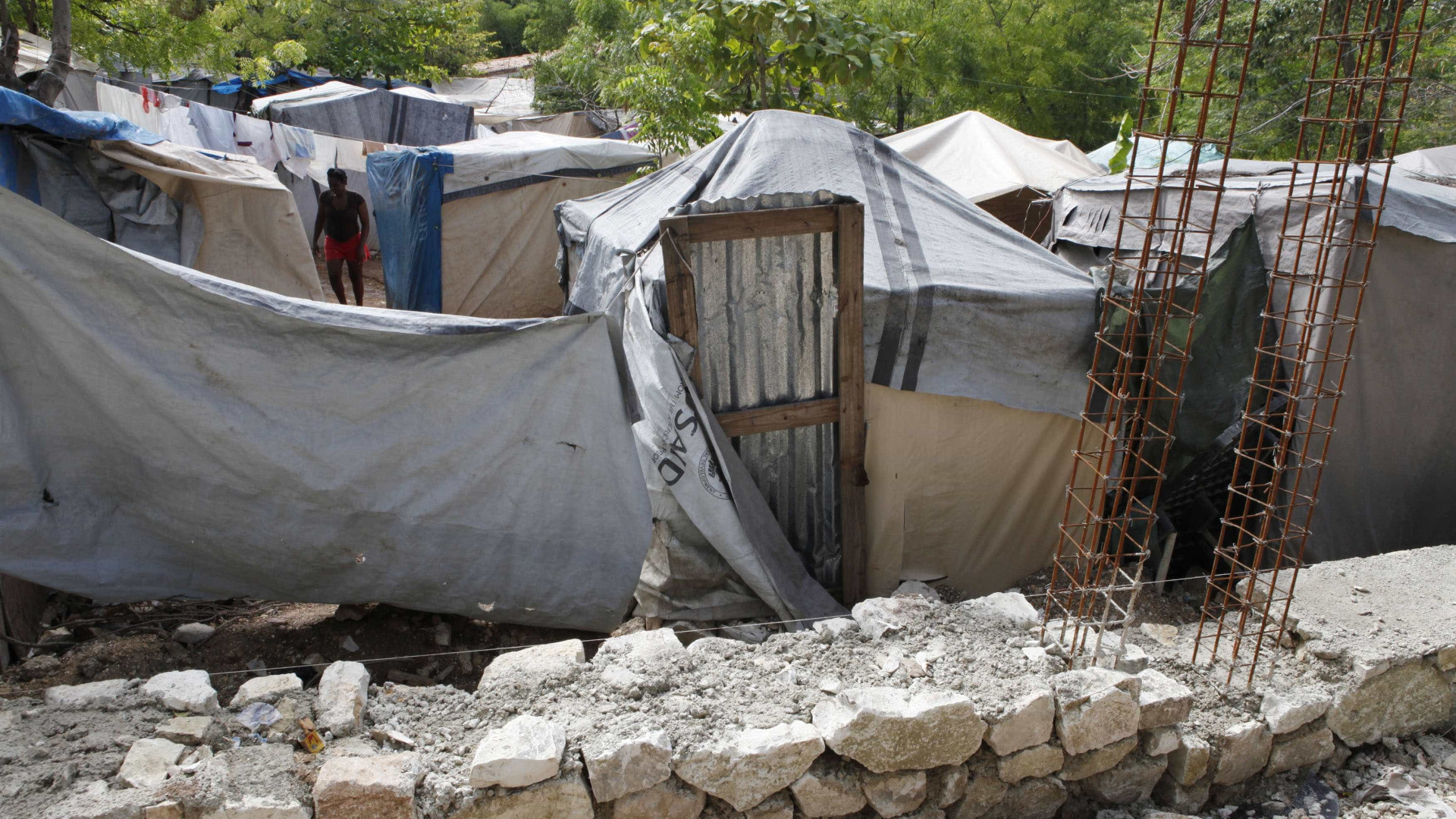 Quatro anos depois 170 mil haitianos ainda vivem em acampamentos