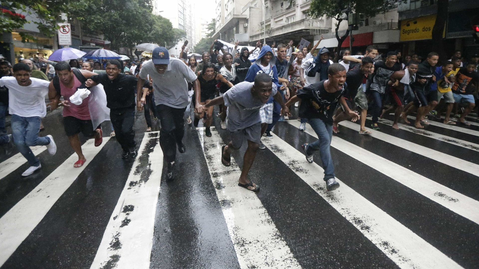 Em greve, servidores do IBGE fazem manifestação no centro do Rio
