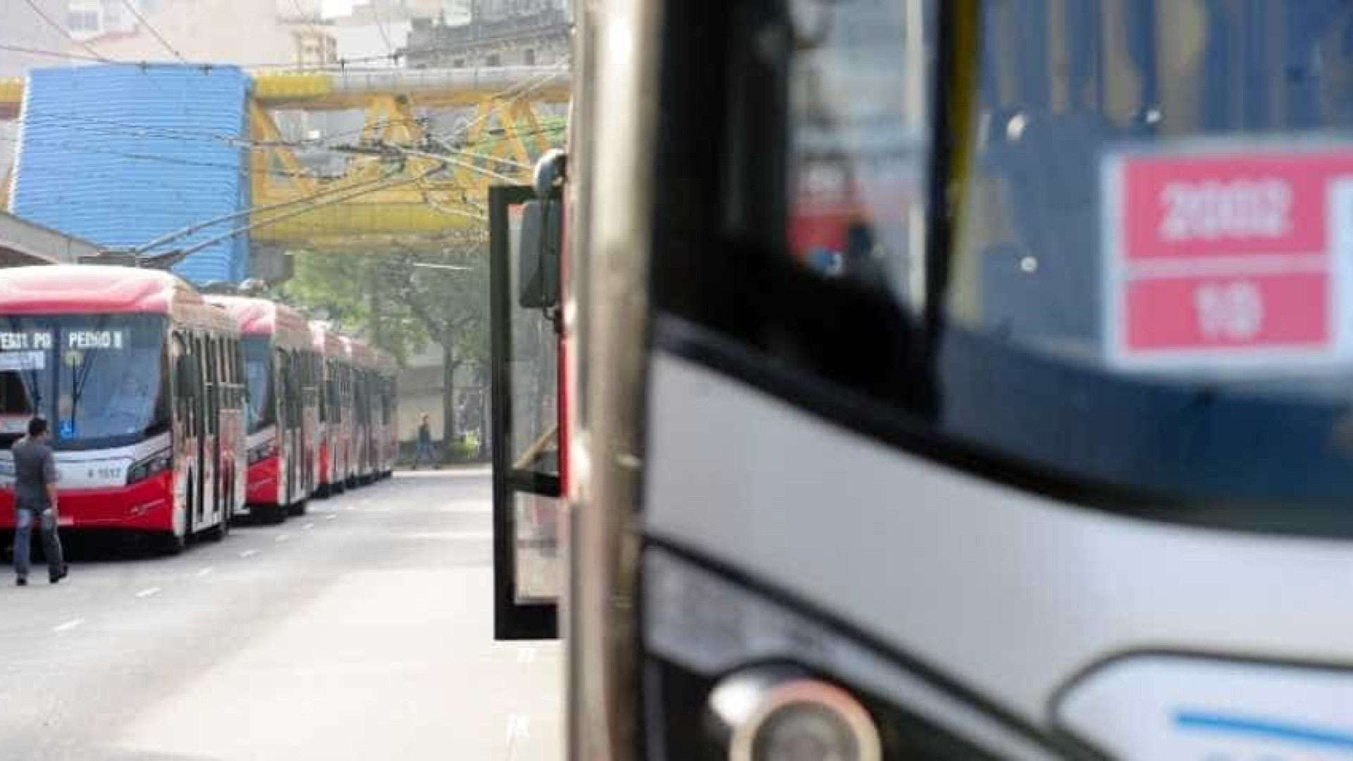 Passagem de ônibus nas capitais está defasada em 12,8%
