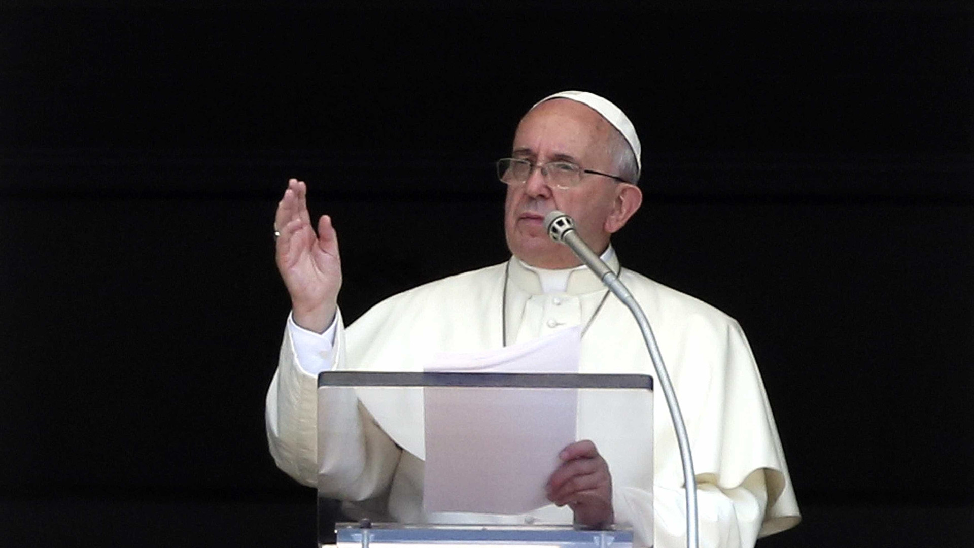 Religião não é desculpa para violência, diz Papa