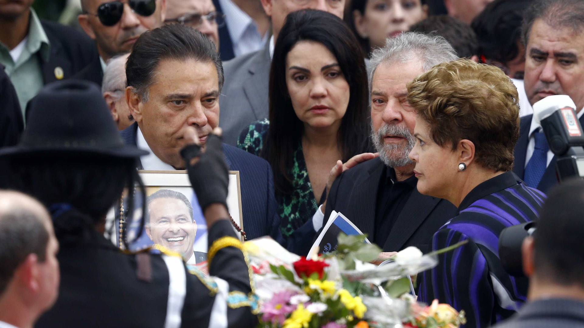 Dilma e Lula chegam para missa de corpo presente de Campos
