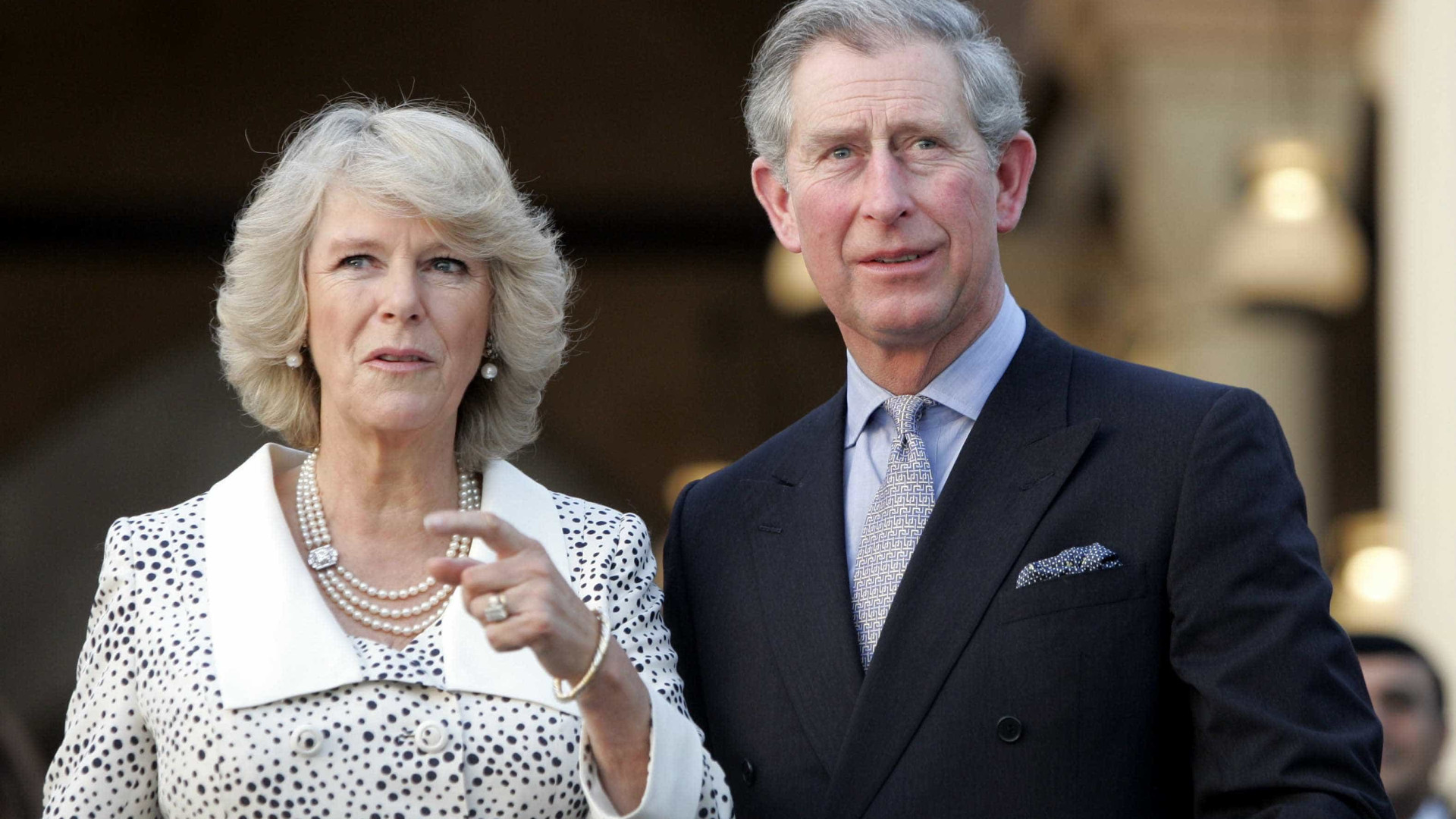 Príncipe Charles pede divórcio após descobrir traição