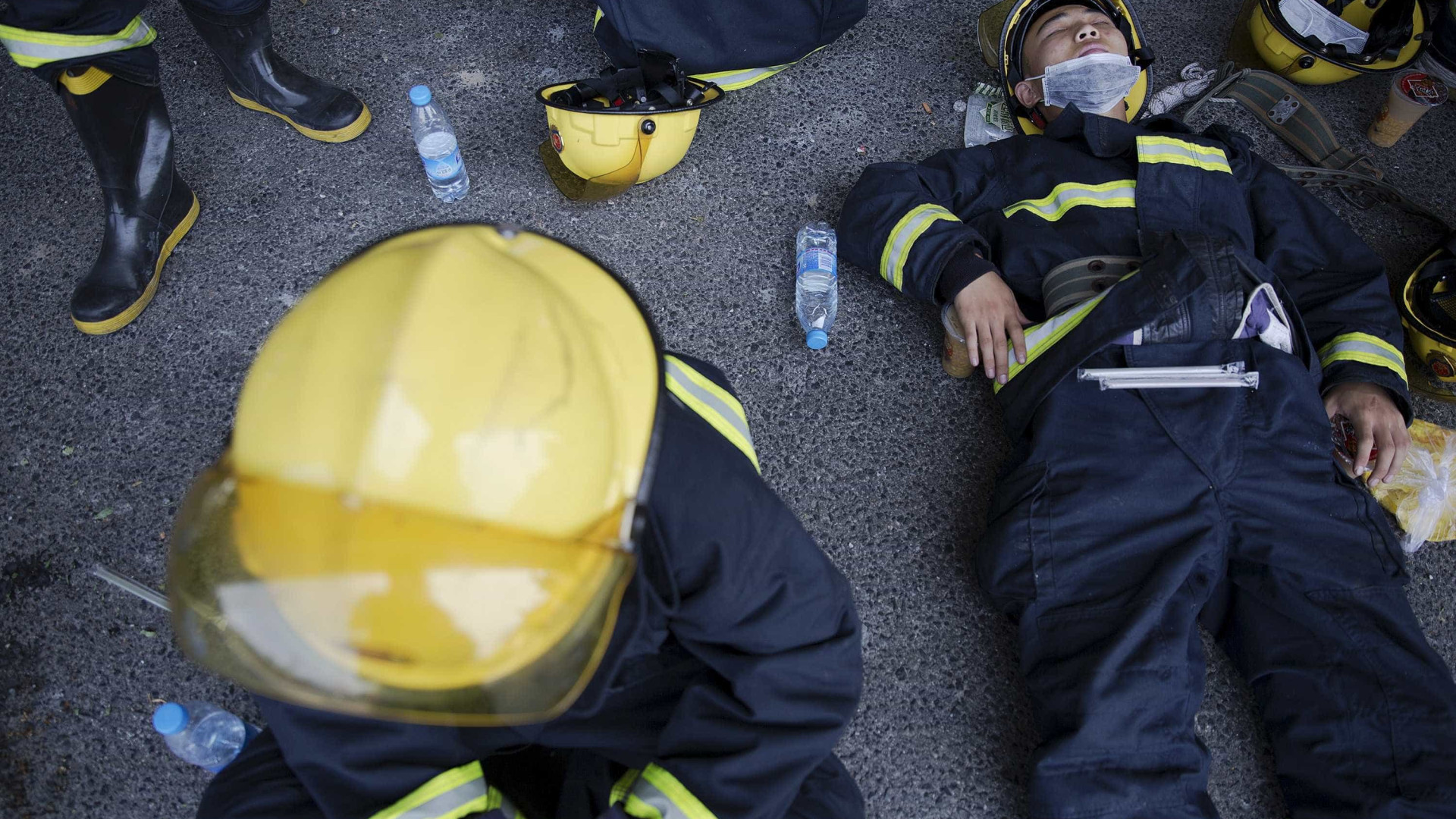26 bombeiros morrem em combate a incêndio na China