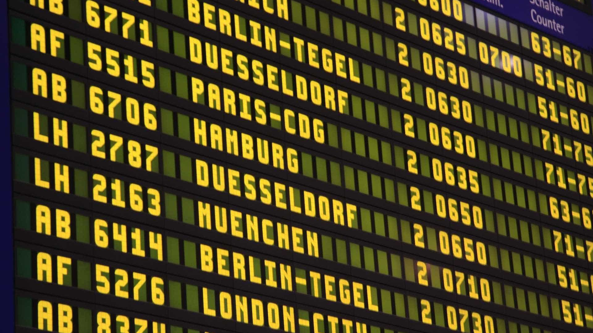 Greves em aeroportos cancelam centenas de voos pela Europa