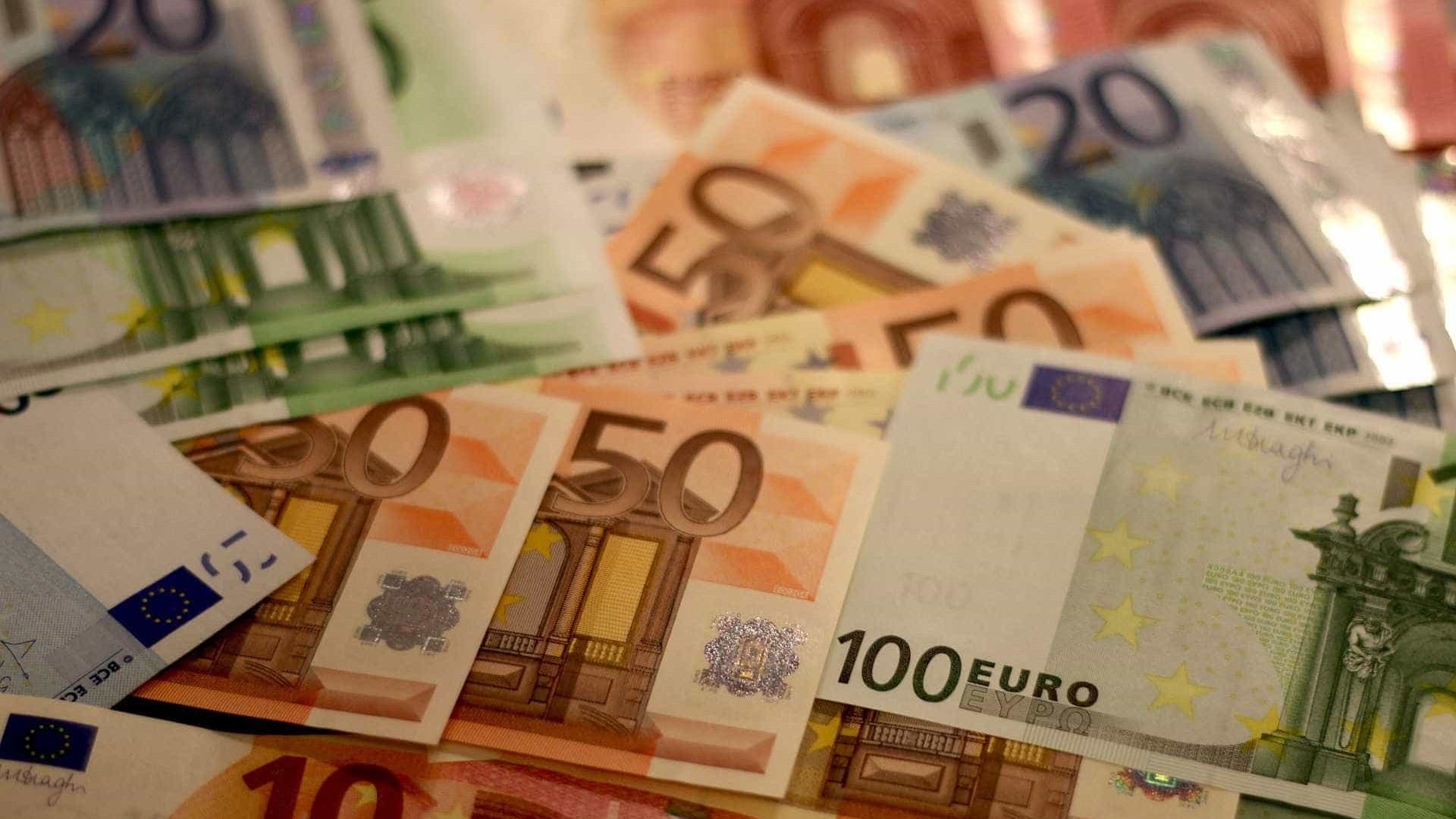 Embaixadas de Portugal anunciam greve devido a salário defasado com euro a R$ 2,60