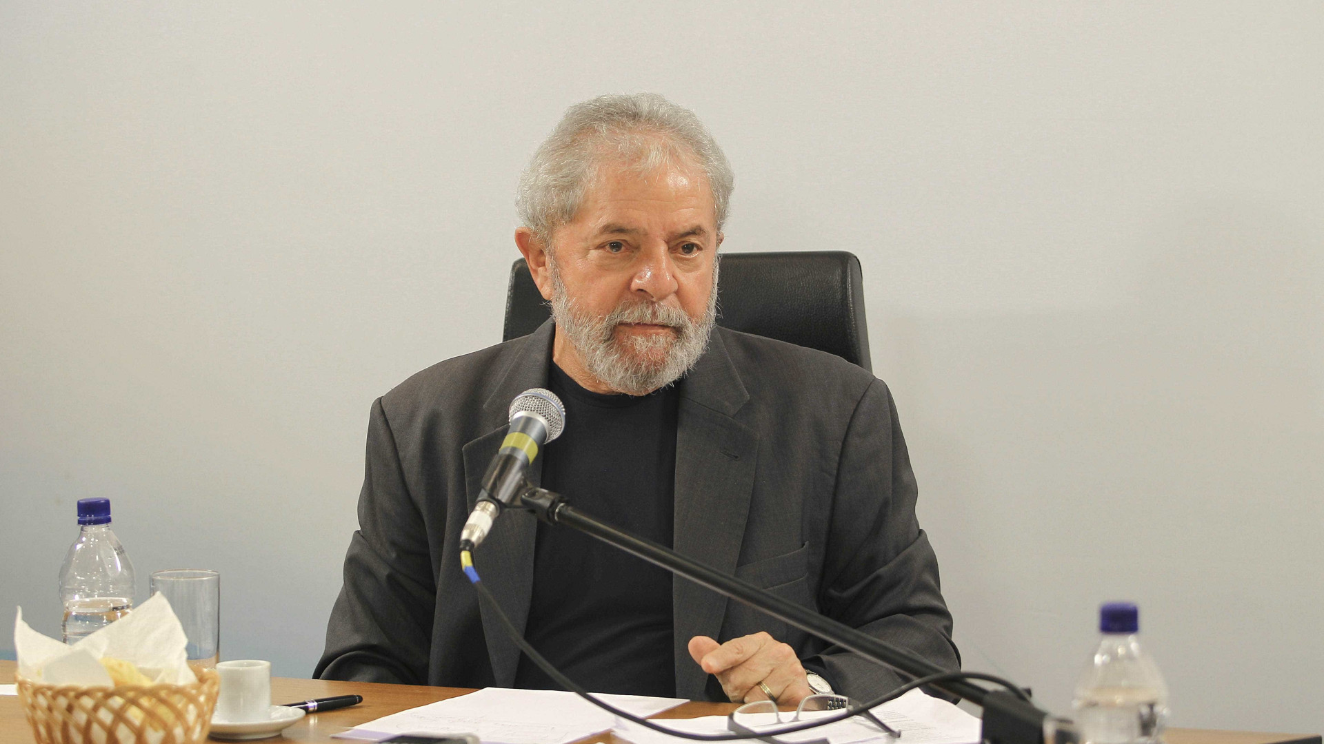Lula no Twitter informa que pronunciamento ocorrerá às 15h