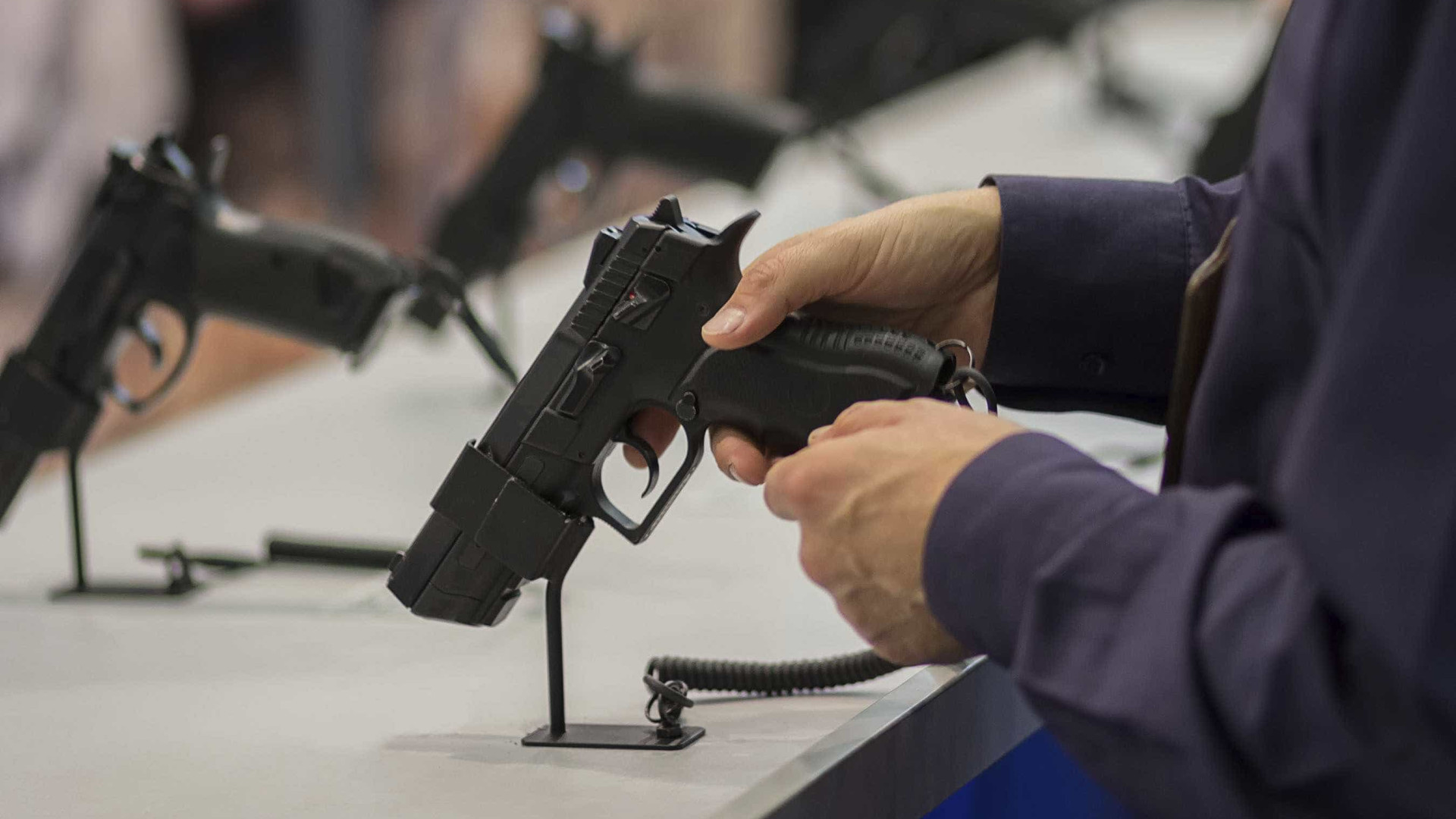 Projeto que libera estados legislarem sobre armas avança na Câmara