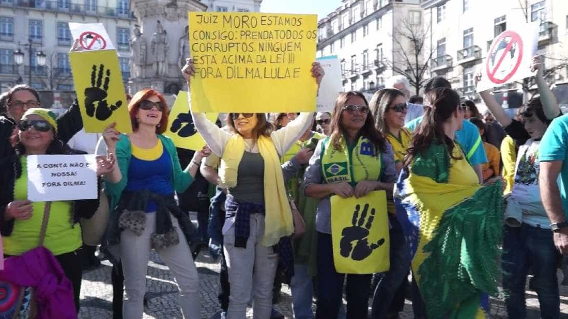 Brasileiros em Portugal também fazem ato contra Governo Dilma. Veja fotos!