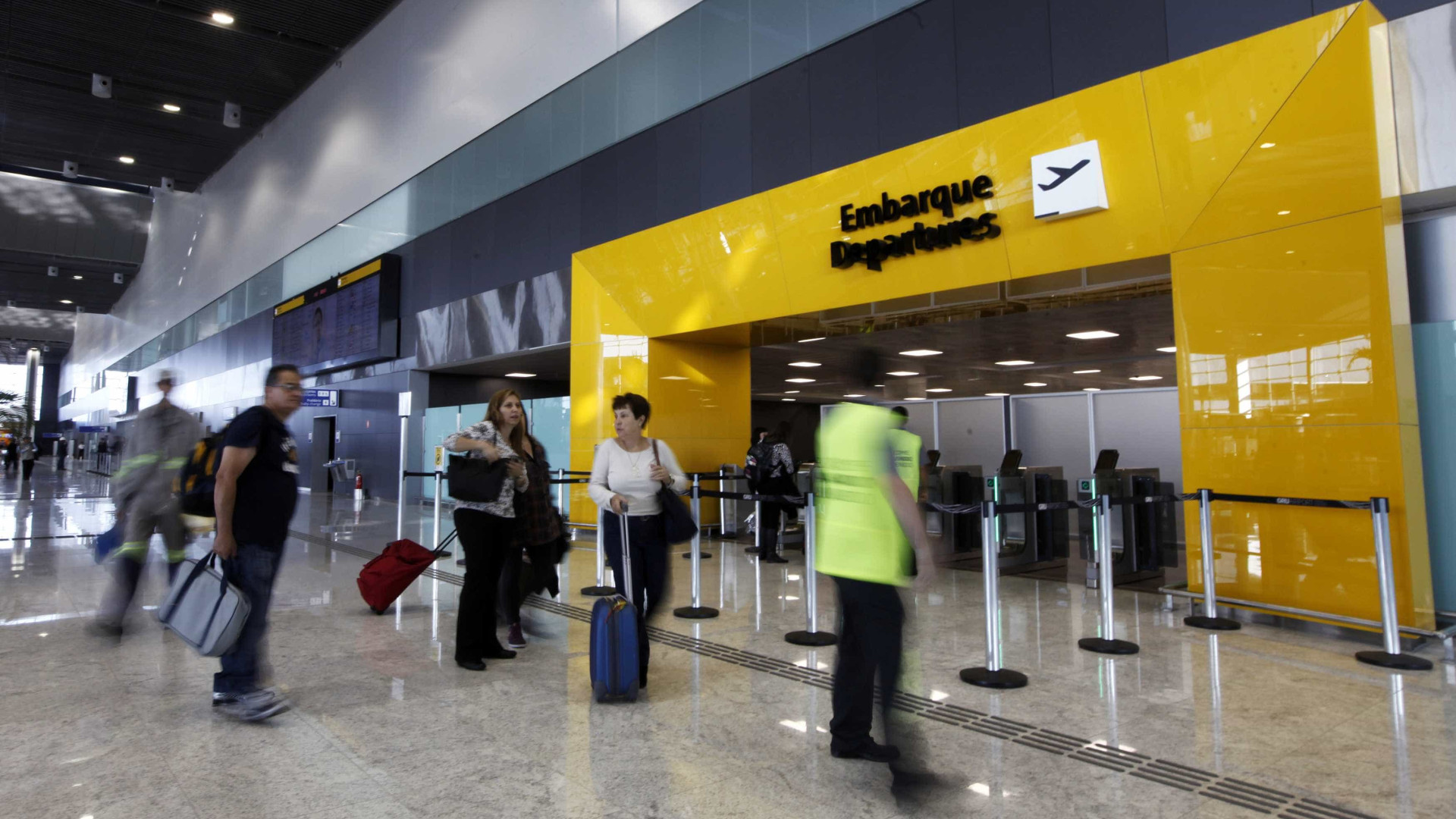 Vereadores podem pedir interdição do aeroporto de Guarulhos 