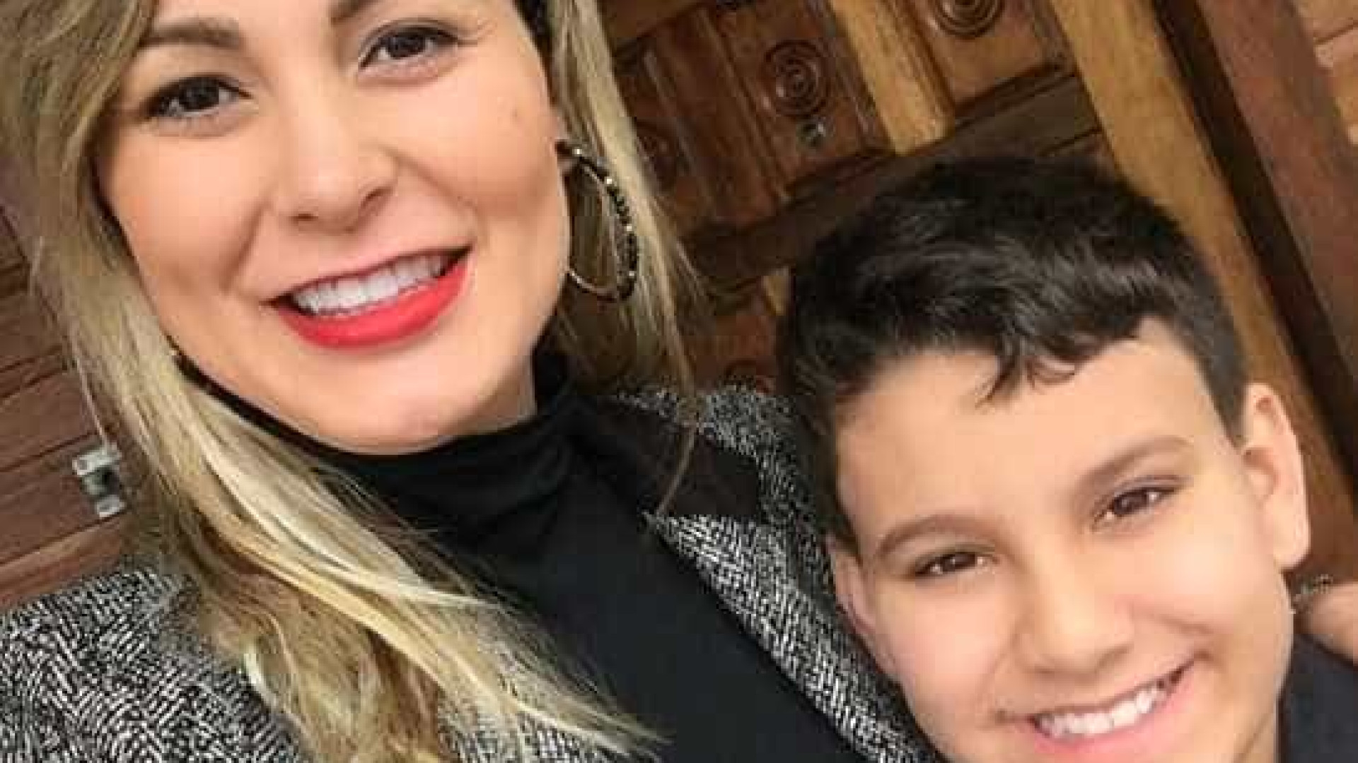 Andressa Urach vai ao hospital com dores no peito após estresse com filho