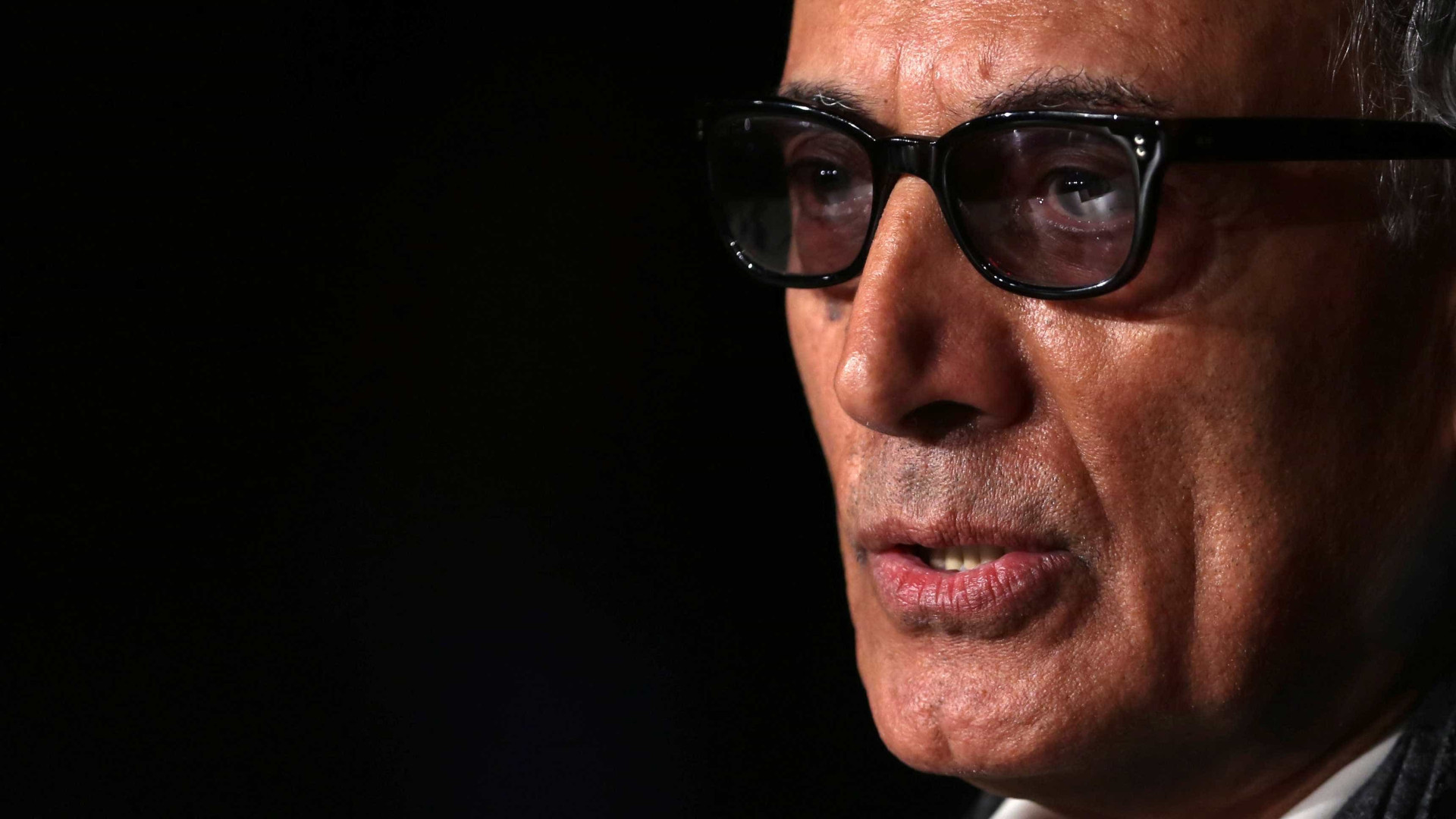 Abbas Kiarostami nos empresta outros olhos em seu livro de poesia