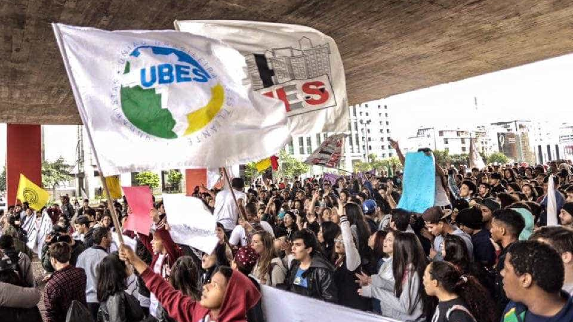 Manifestação em São Paulo evita partidos e 'Lula Livre'