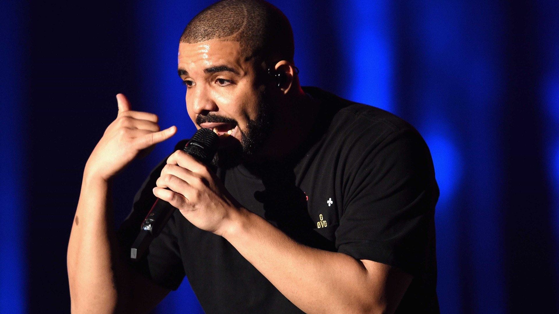 Drake atinge patamar histórico no Spotify