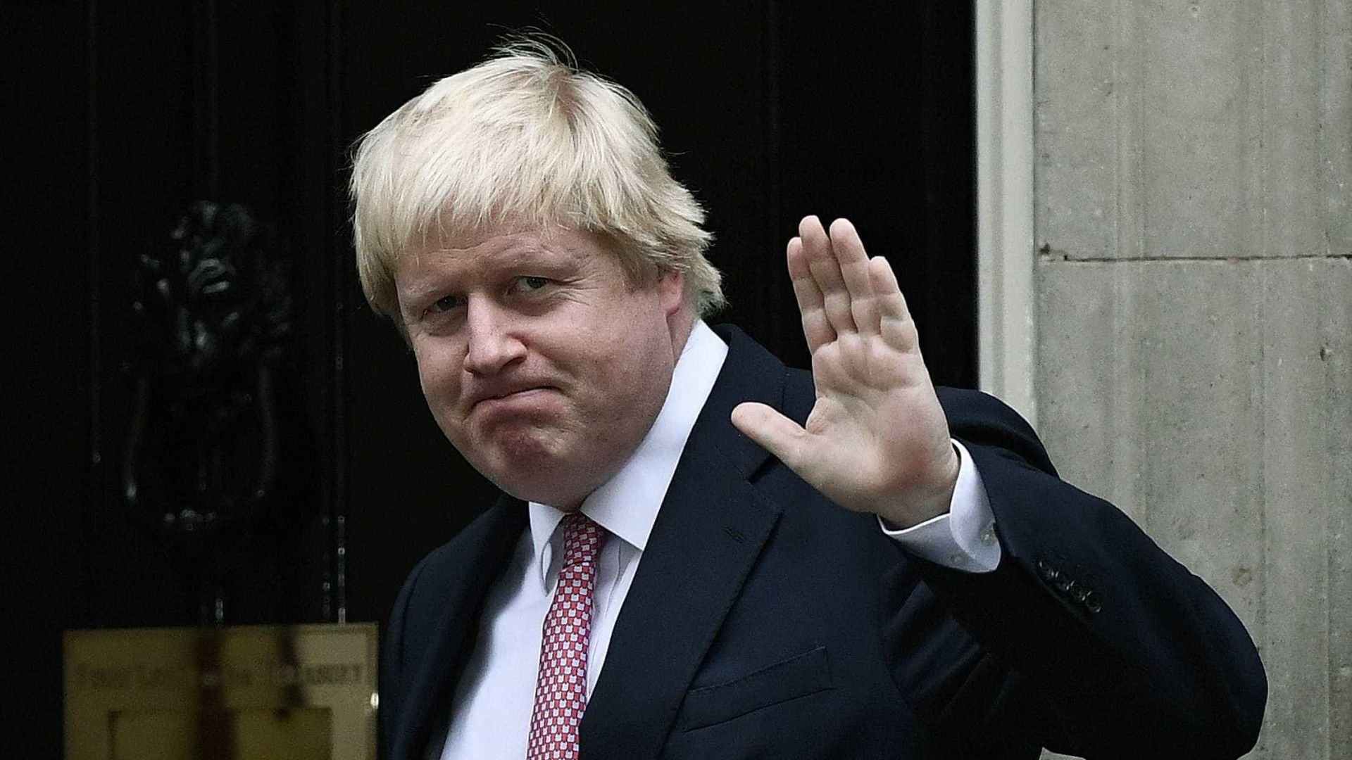 Johnson endurece com UE e diz que seguirá em frente caso não haja acordo