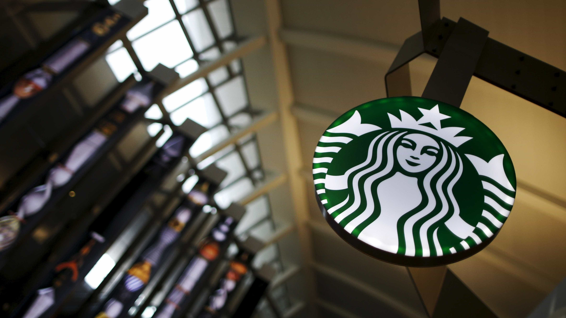 Starbucks anuncia saída da Rússia com fechamento de 130 lojas