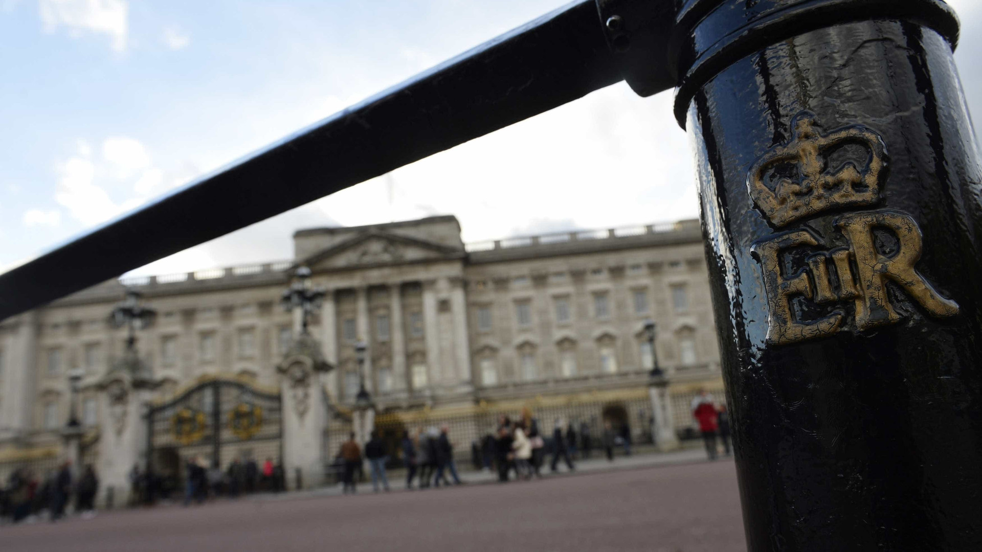 Vaga para faxineiro no palácio de Buckingham paga até R$ 169 mil ao ano