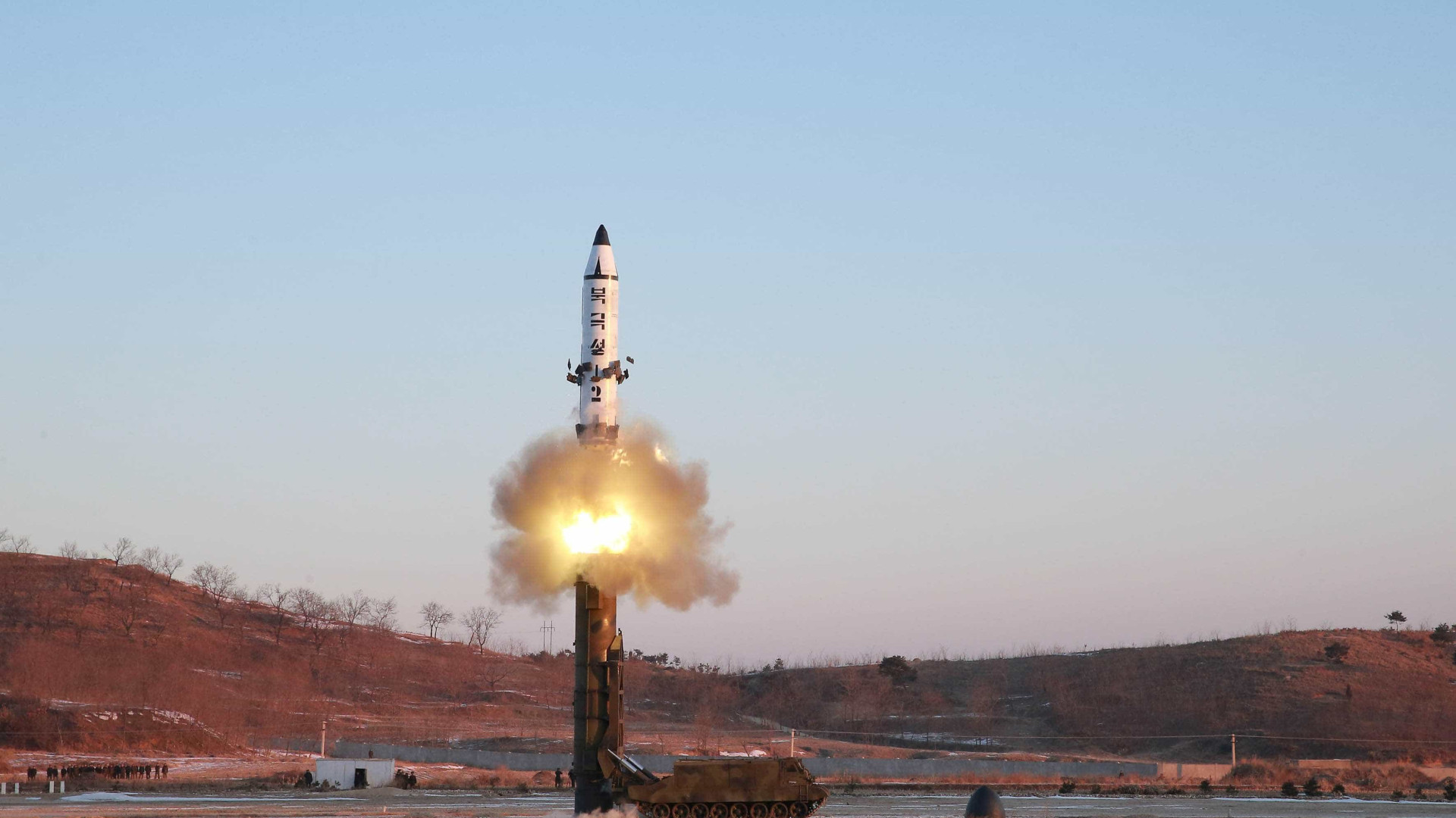 Coreia do Norte dispara novo míssil balístico