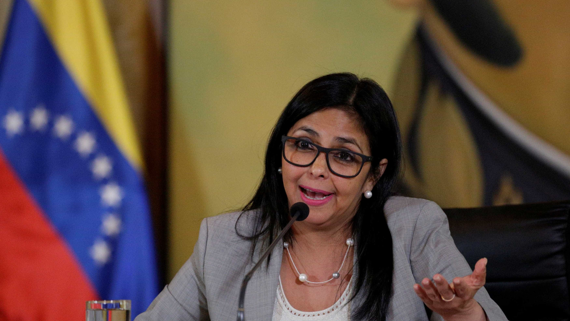 Chanceler venezuelana chama presidente do Peru de 'cachorro simpático'