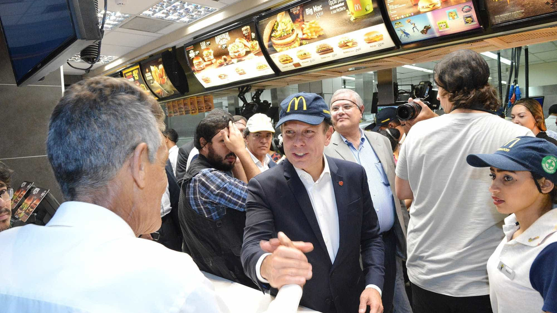 McDonald's estuda dobrar vagas para moradores de rua em ação de Doria
