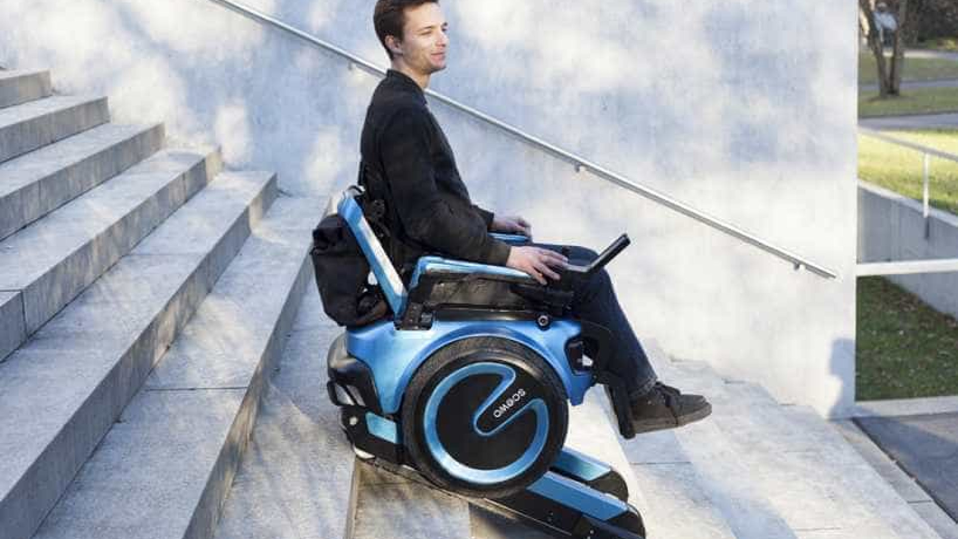 Cadeira de rodas acessível é desenvolvida por universitários