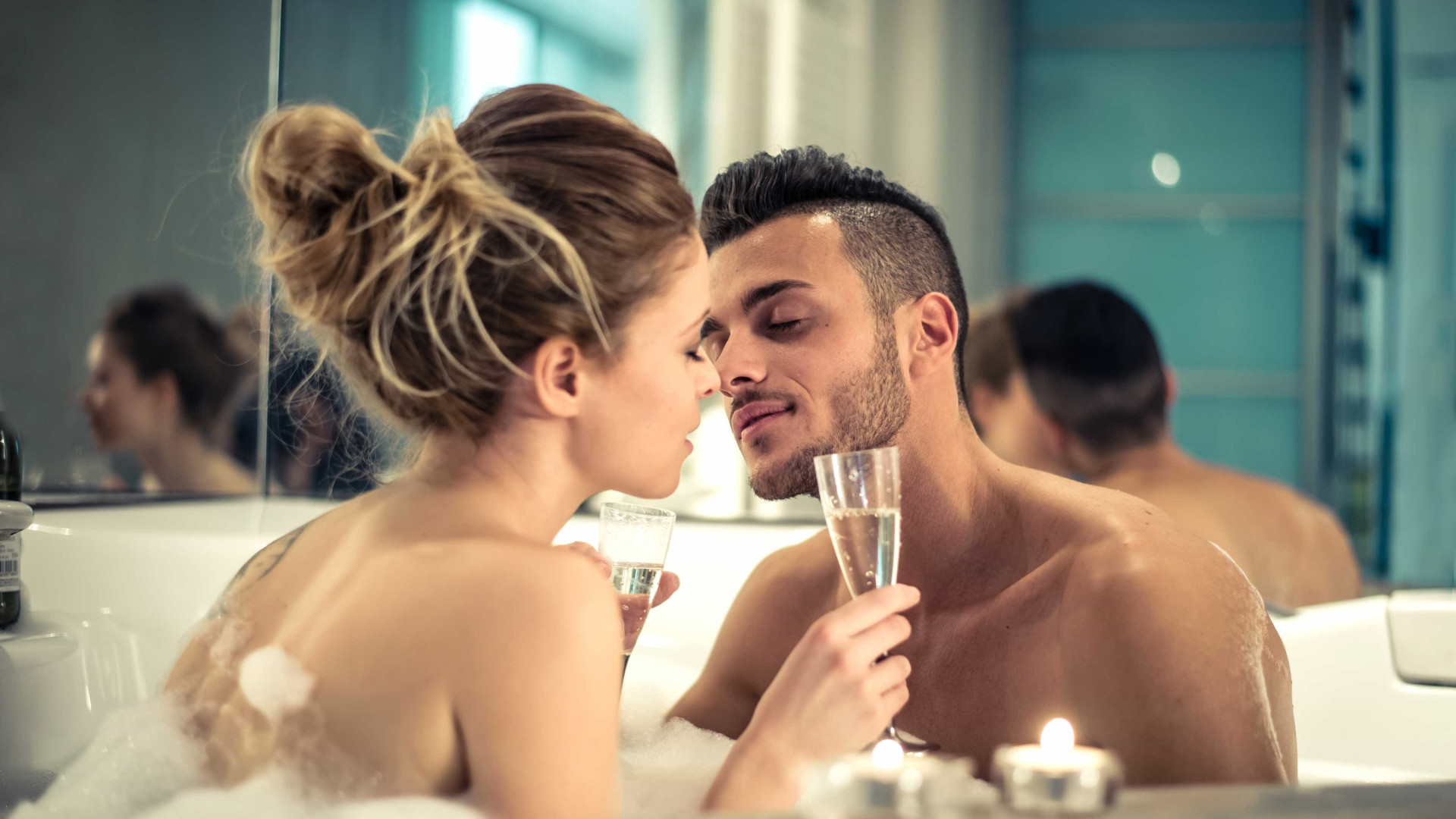 8 maneiras de apimentar o sexo em relações longas