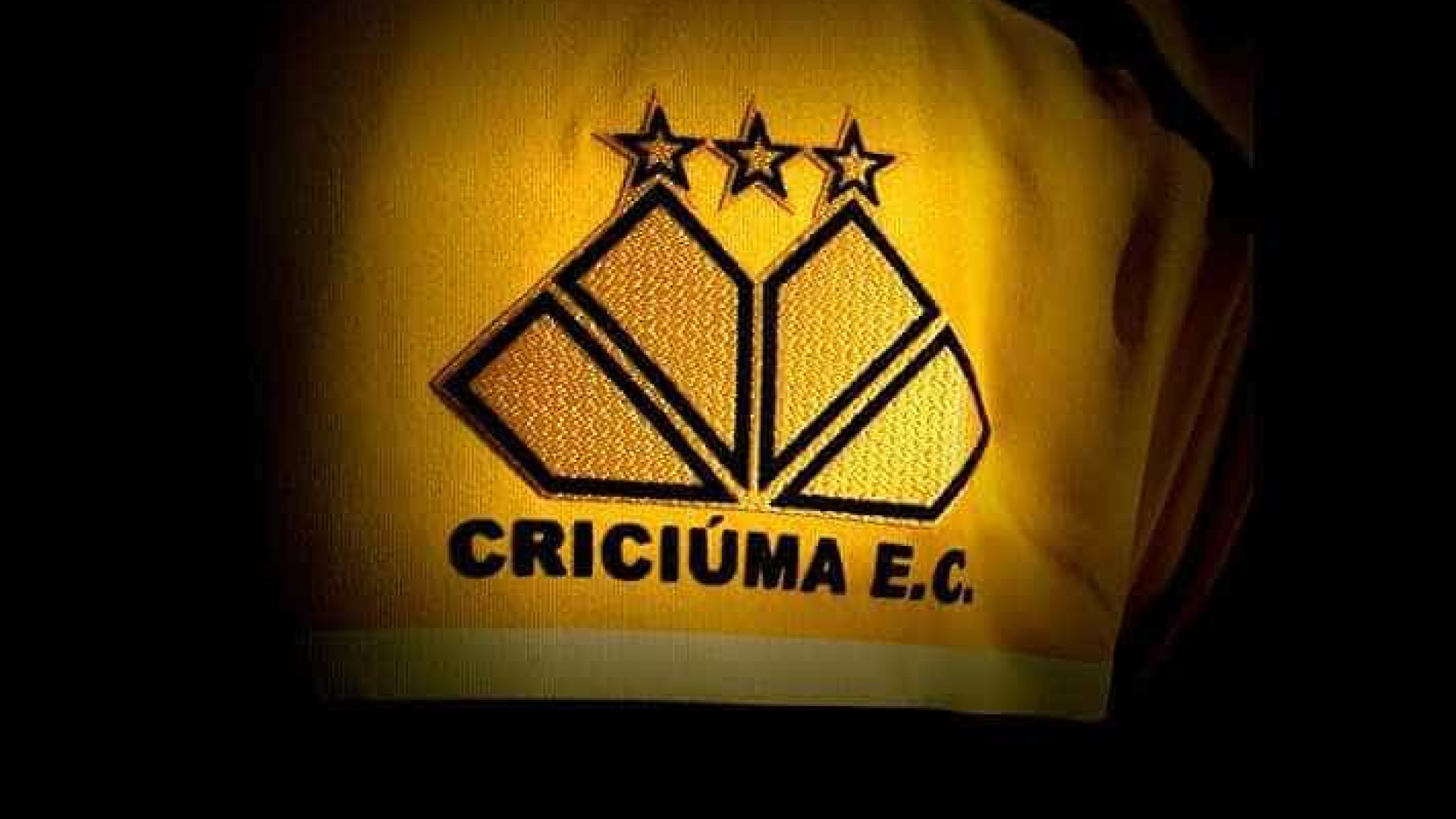 Criciúma derrota Vila Nova e entra no G-4 da Série B