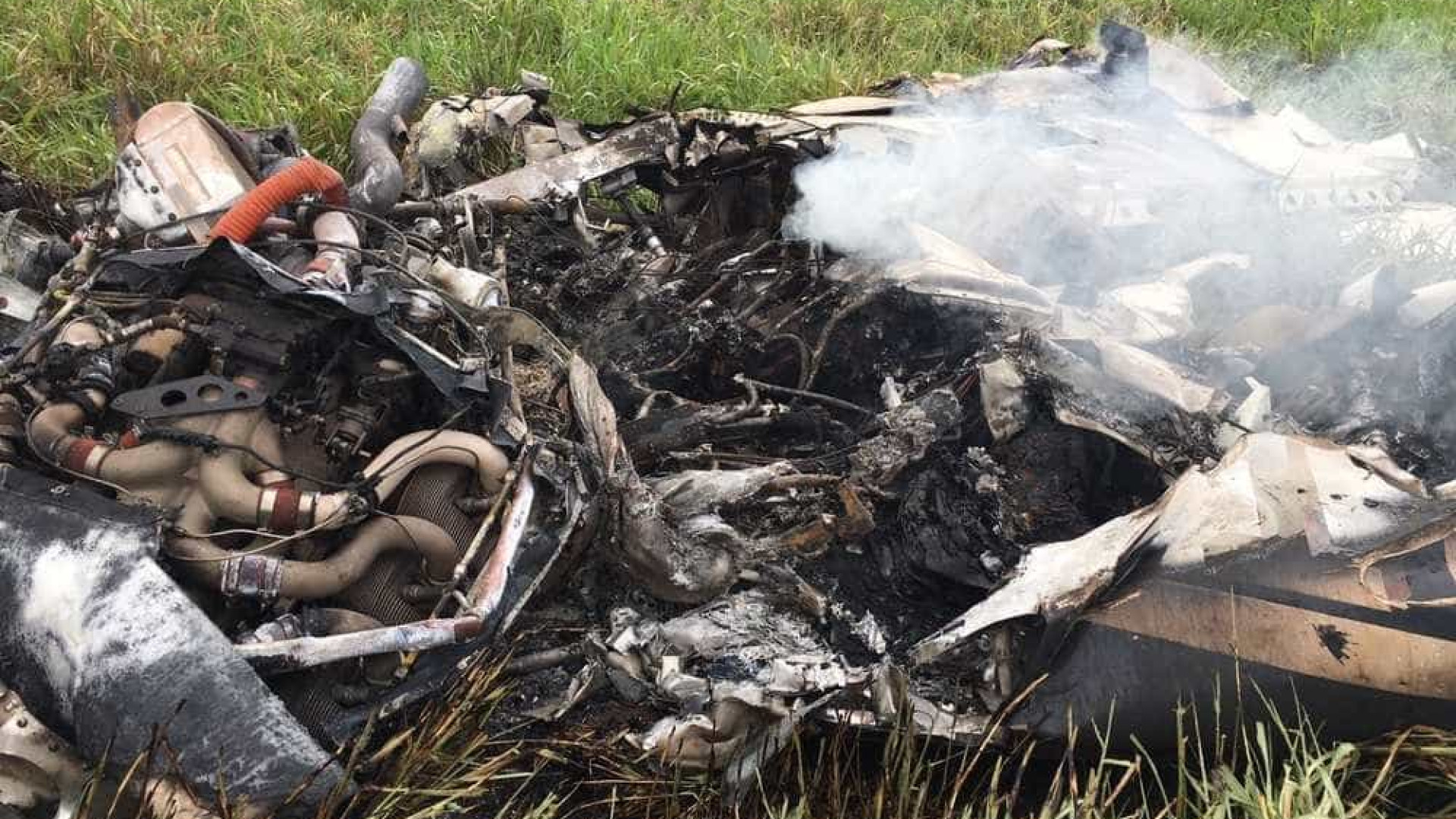 Duas pessoas morrem em queda de aeronave no Paraná