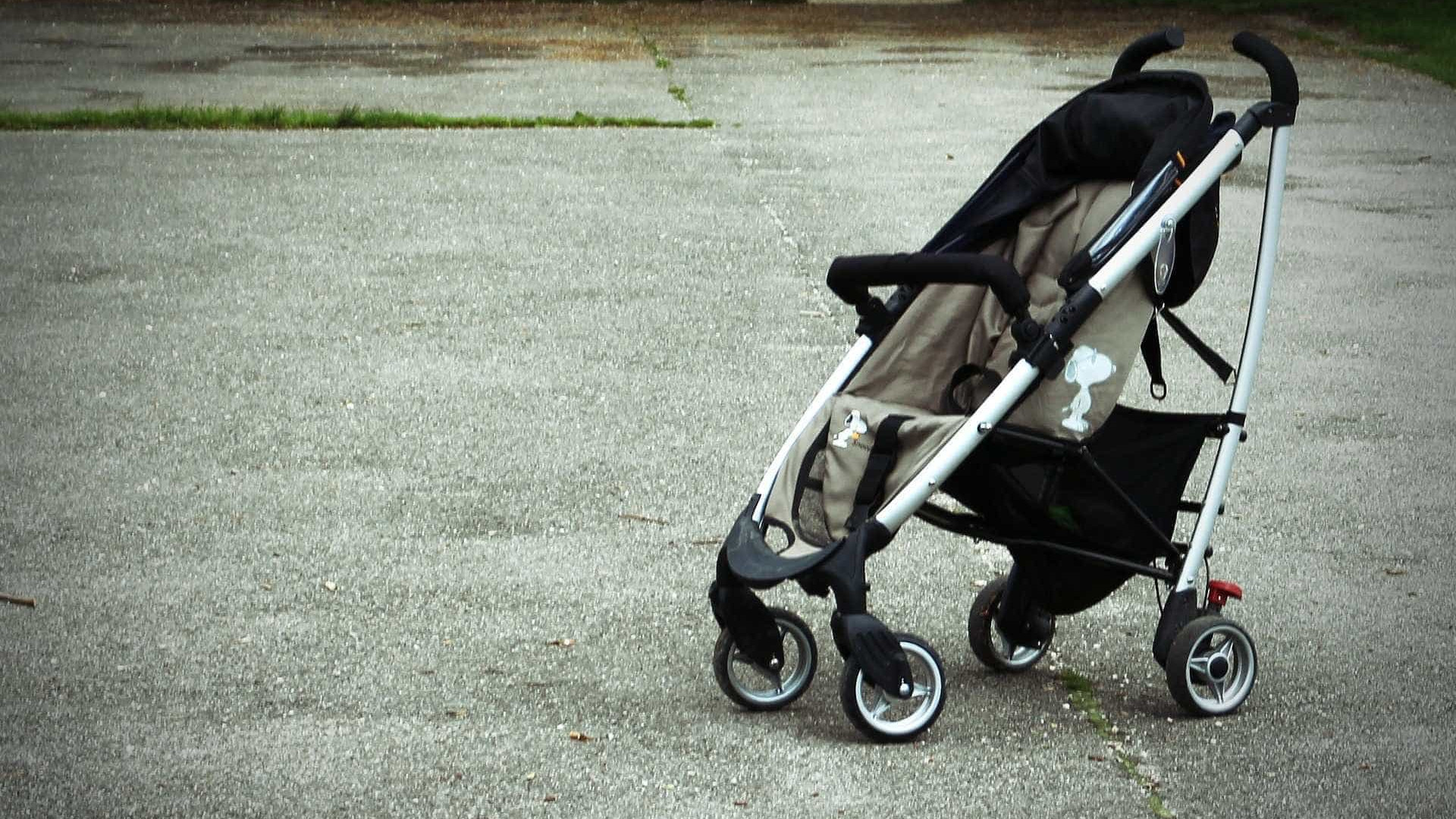 Suspeito se esconde em carrinho de bebê em tentativa de roubo