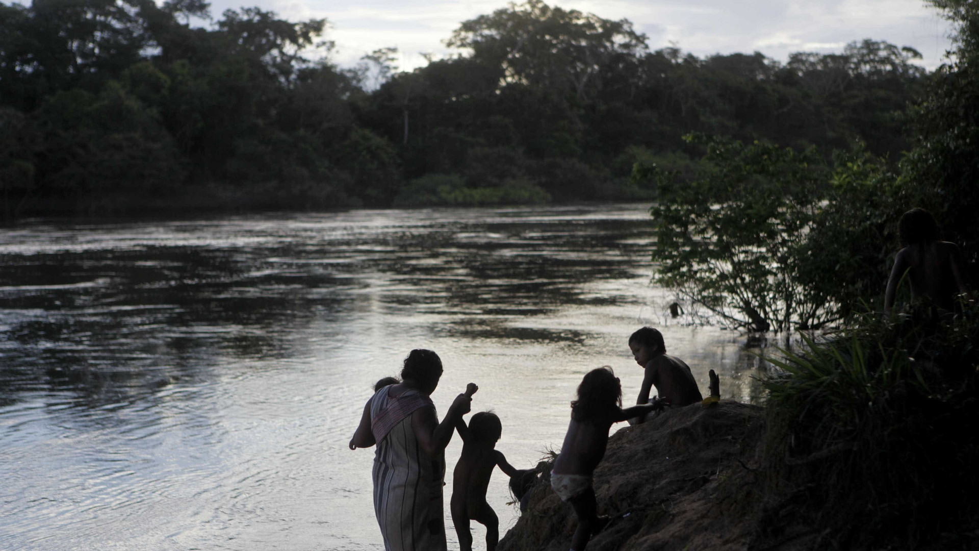 Funai socorre indígenas afetados por contaminação em rio