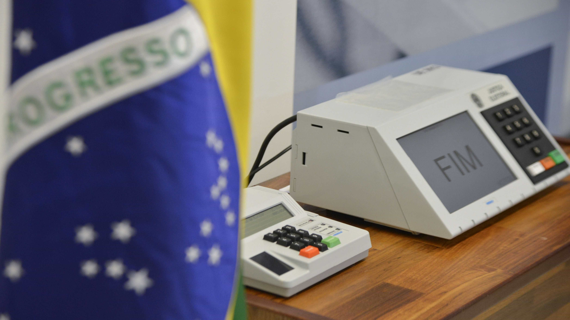 Mais da metade dos eleitores brasileiros ainda pode mudar voto