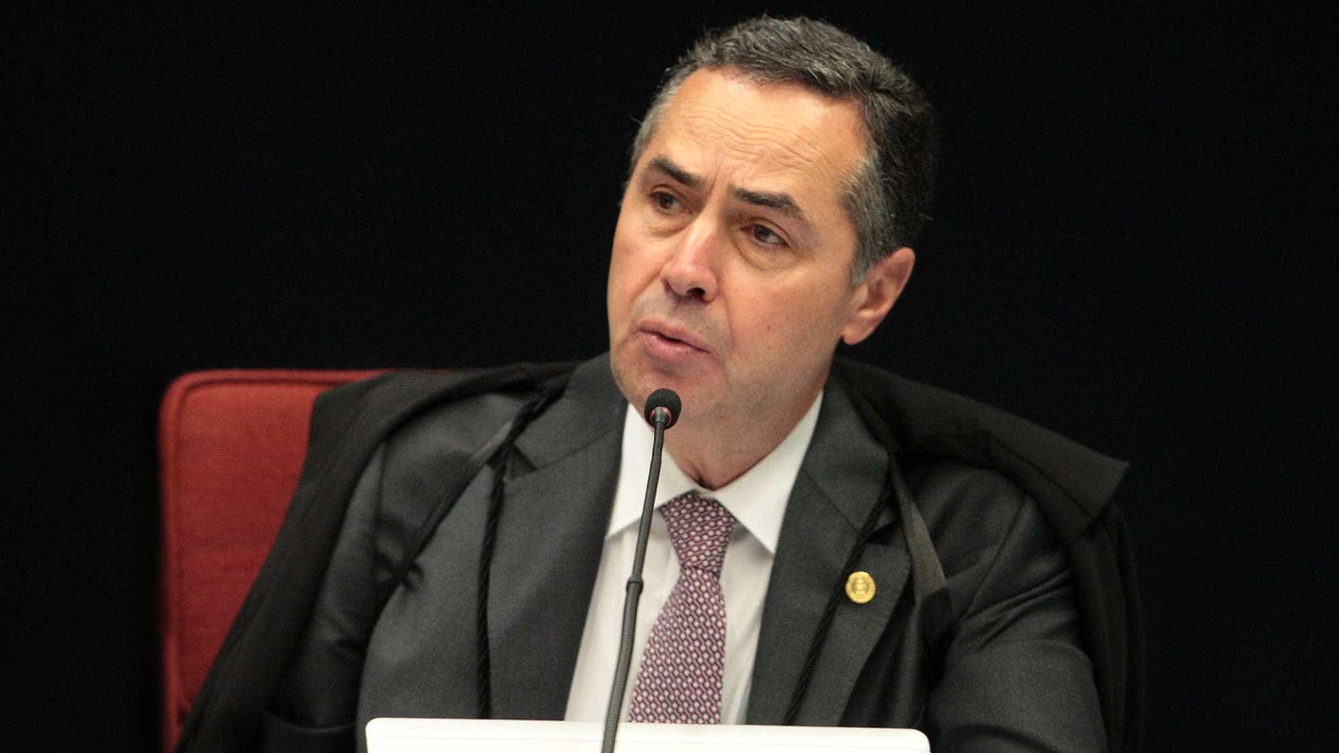 Barroso: Toffoli deve se pronunciar sobre fala de filho de Bolsonaro