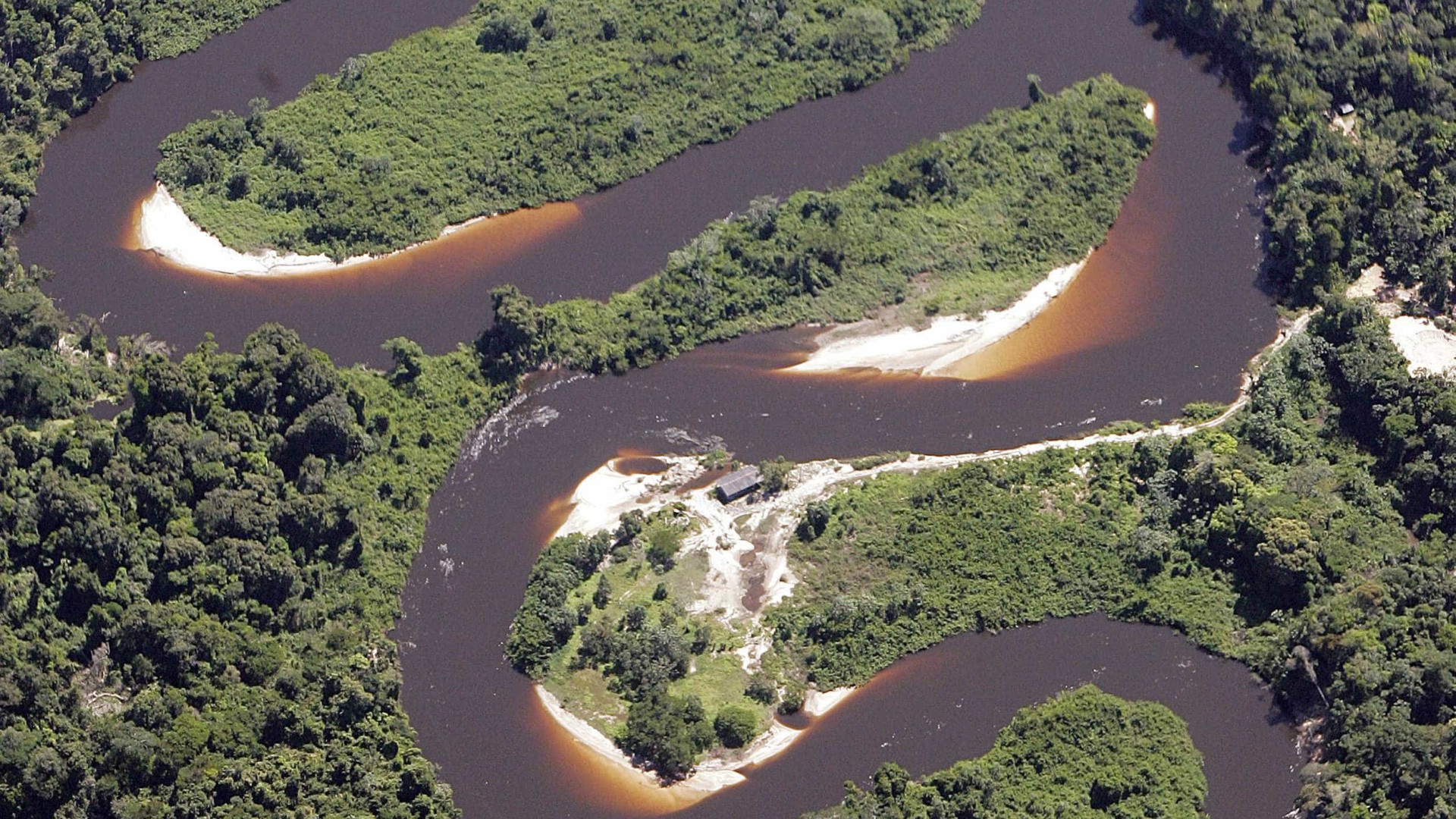 Após polêmica, Amazonas autoriza garimpo ao longo do rio Madeira