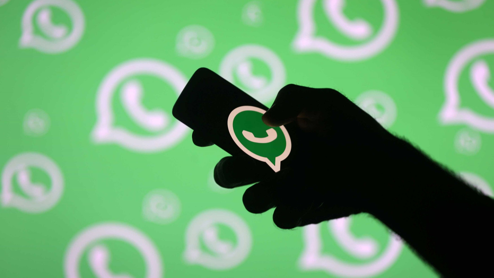 WhatsApp vai passar a notificar mensagens reenviadas