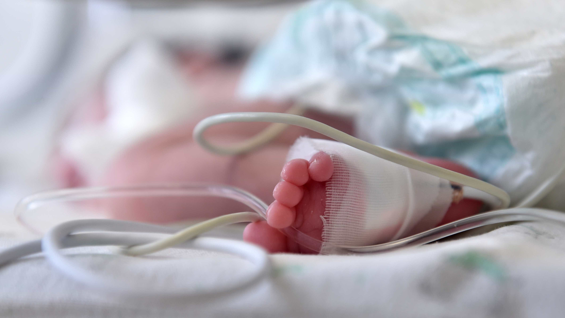 Recém-nascida é atingida por bala perdida quatro horas após nascer