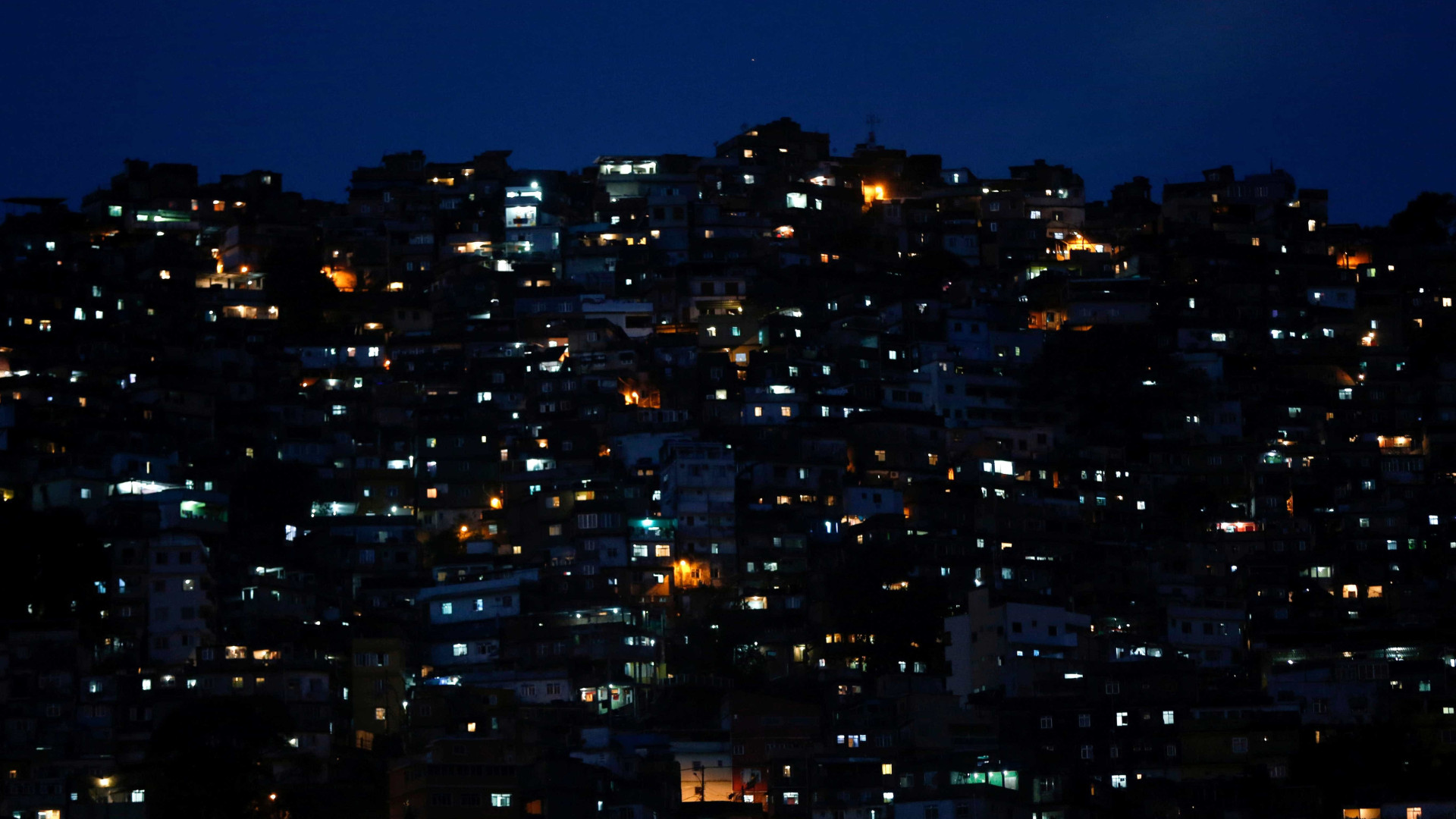 Confrontos na Rocinha deixam moradores sem luz há 24 dias