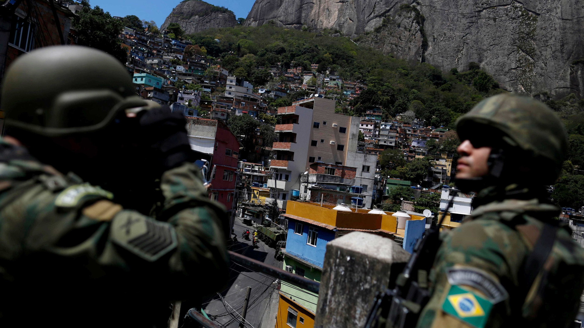 Homem é morto no Rio horas após anúncio de retirada das Forças Armadas