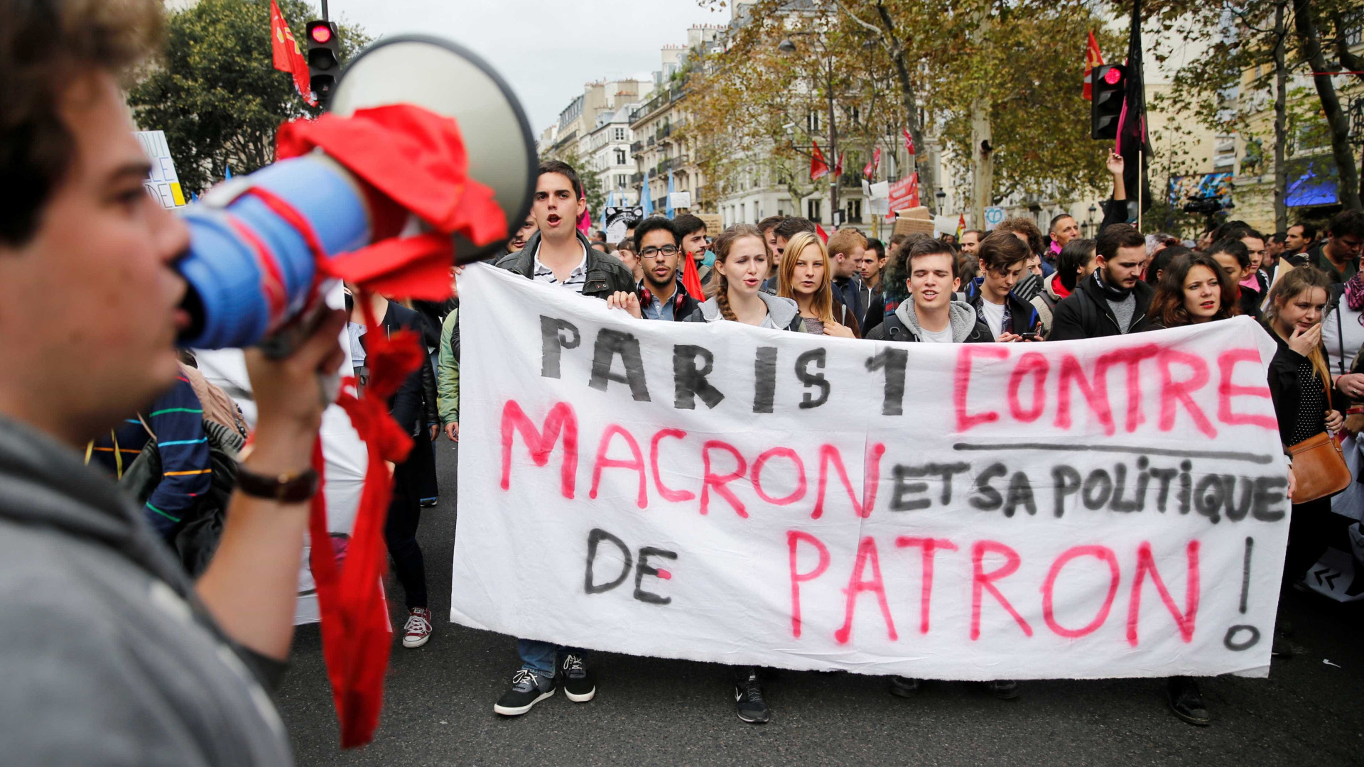 Polícia francesa detém manifestantes contra reforma econômica